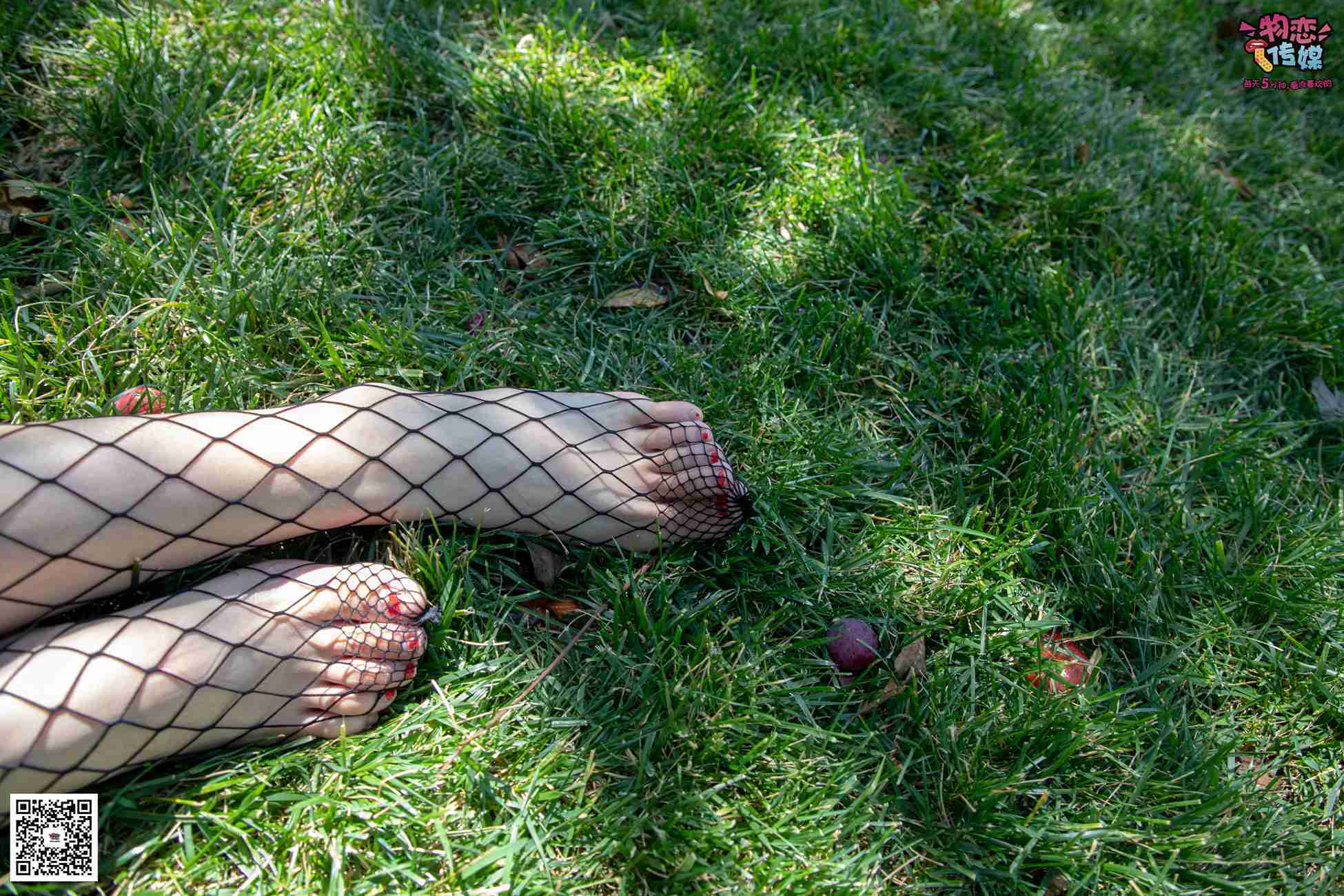 图片[67]-勿恋传媒 No.026 白T恤搭配黑色渔往袜,清纯与姓感的基情碰撞 [181P] – 速更版-美库