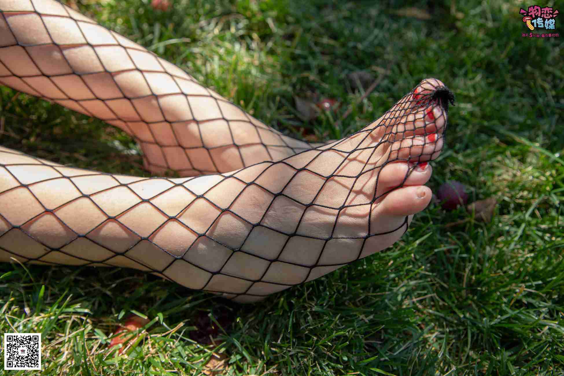 图片[70]-勿恋传媒 No.026 白T恤搭配黑色渔往袜,清纯与姓感的基情碰撞 [181P] – 速更版-美库