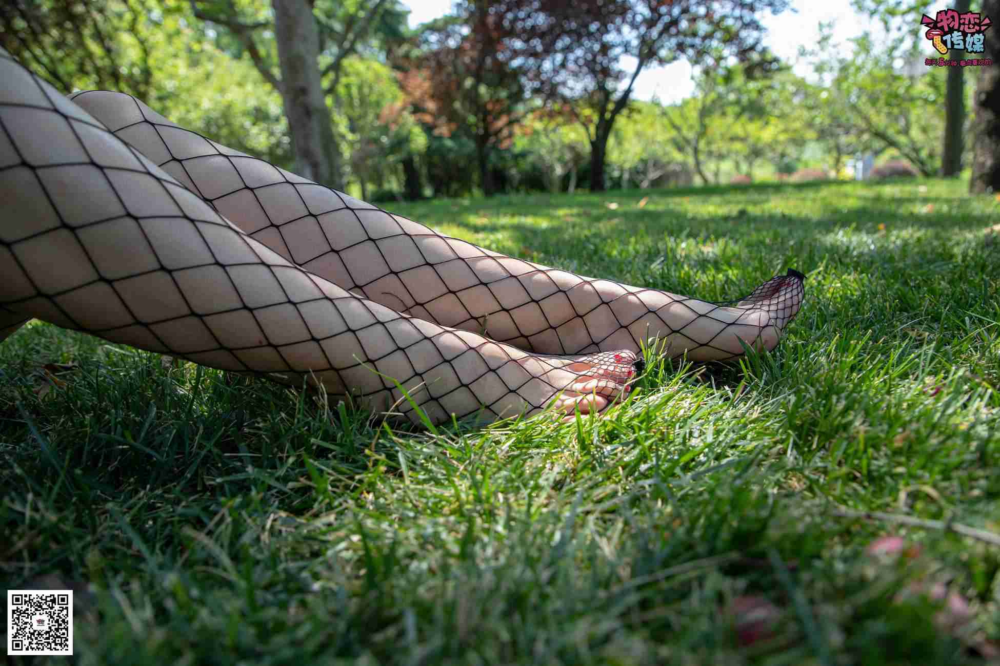 图片[71]-勿恋传媒 No.026 白T恤搭配黑色渔往袜,清纯与姓感的基情碰撞 [181P] – 速更版-美库