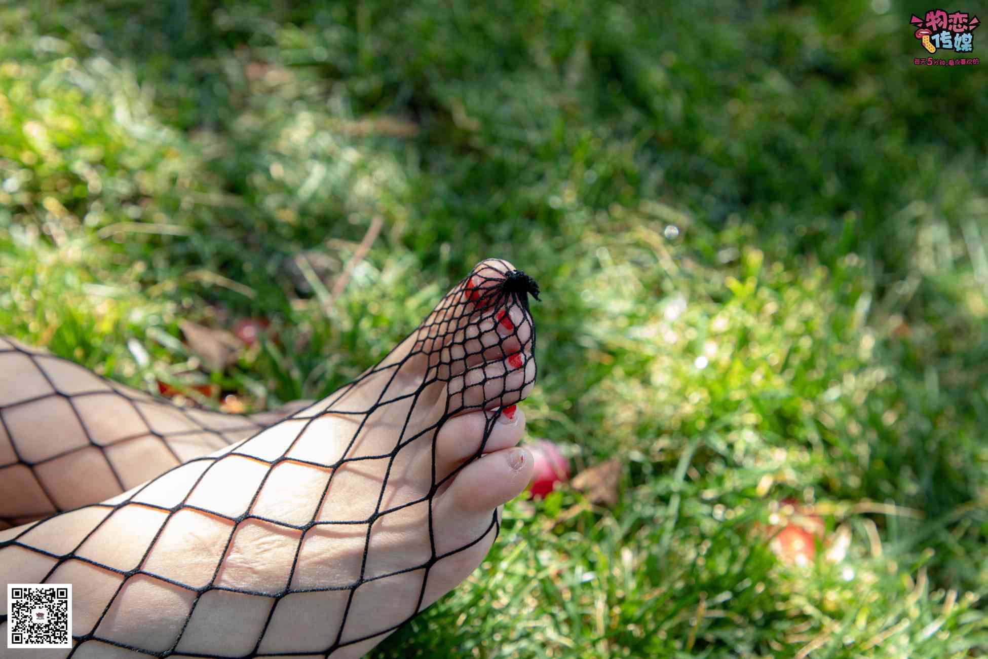 图片[73]-勿恋传媒 No.026 白T恤搭配黑色渔往袜,清纯与姓感的基情碰撞 [181P] – 速更版-美库