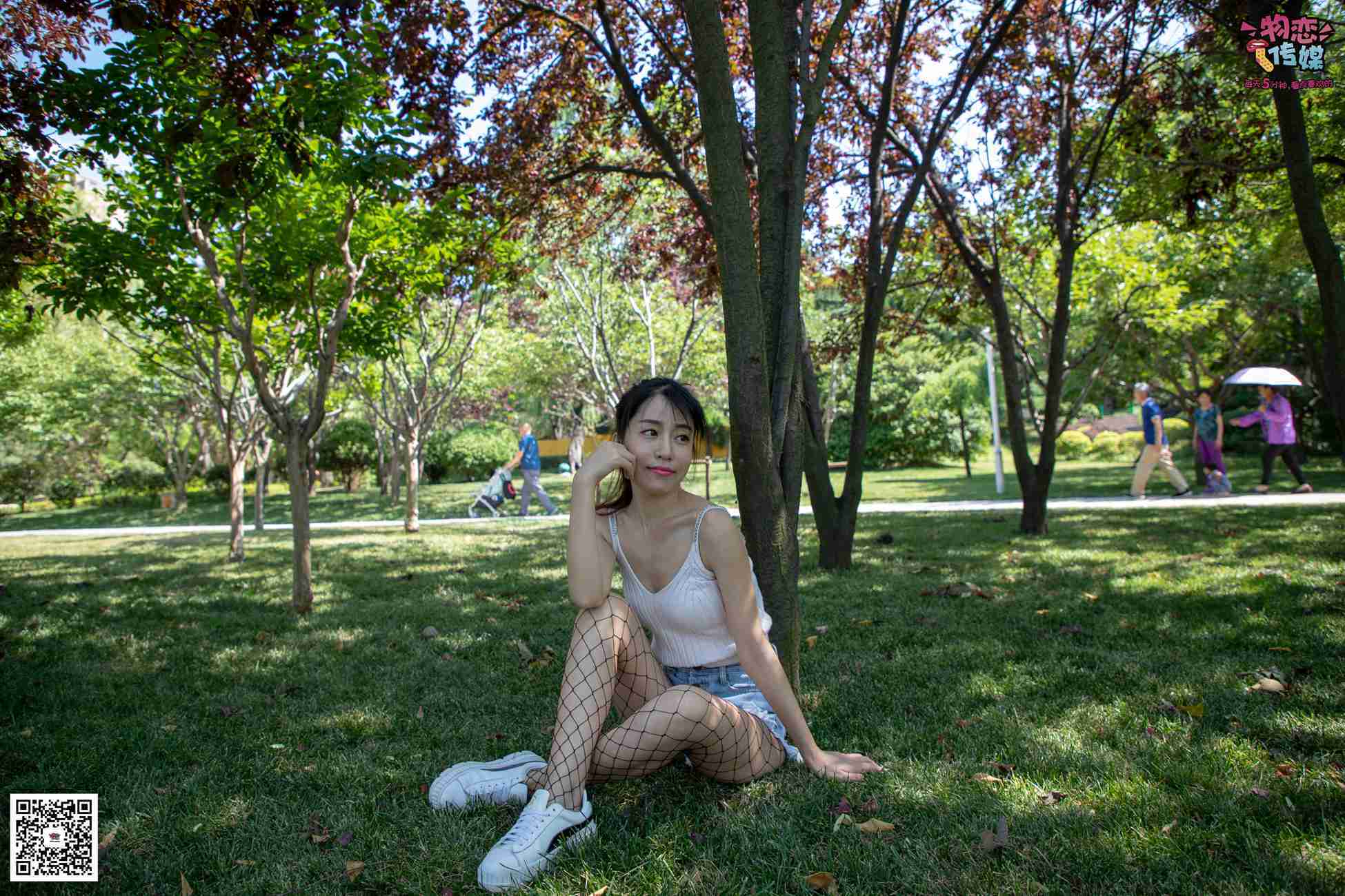 图片[124]-勿恋传媒 No.026 白T恤搭配黑色渔往袜,清纯与姓感的基情碰撞 [181P] – 速更版-美库