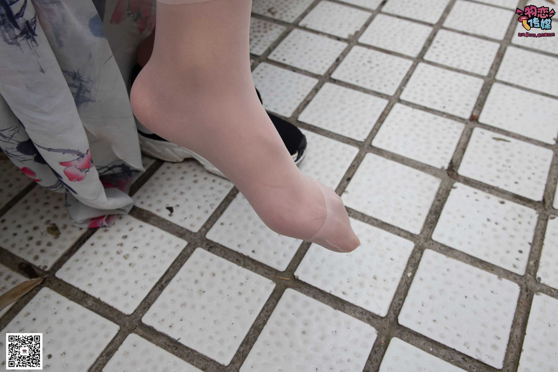 图片[37]-勿恋传媒 No.029 00后大二大眼睛女生哦。肉丝和小脚丫登场[154P] – 速更版-美库