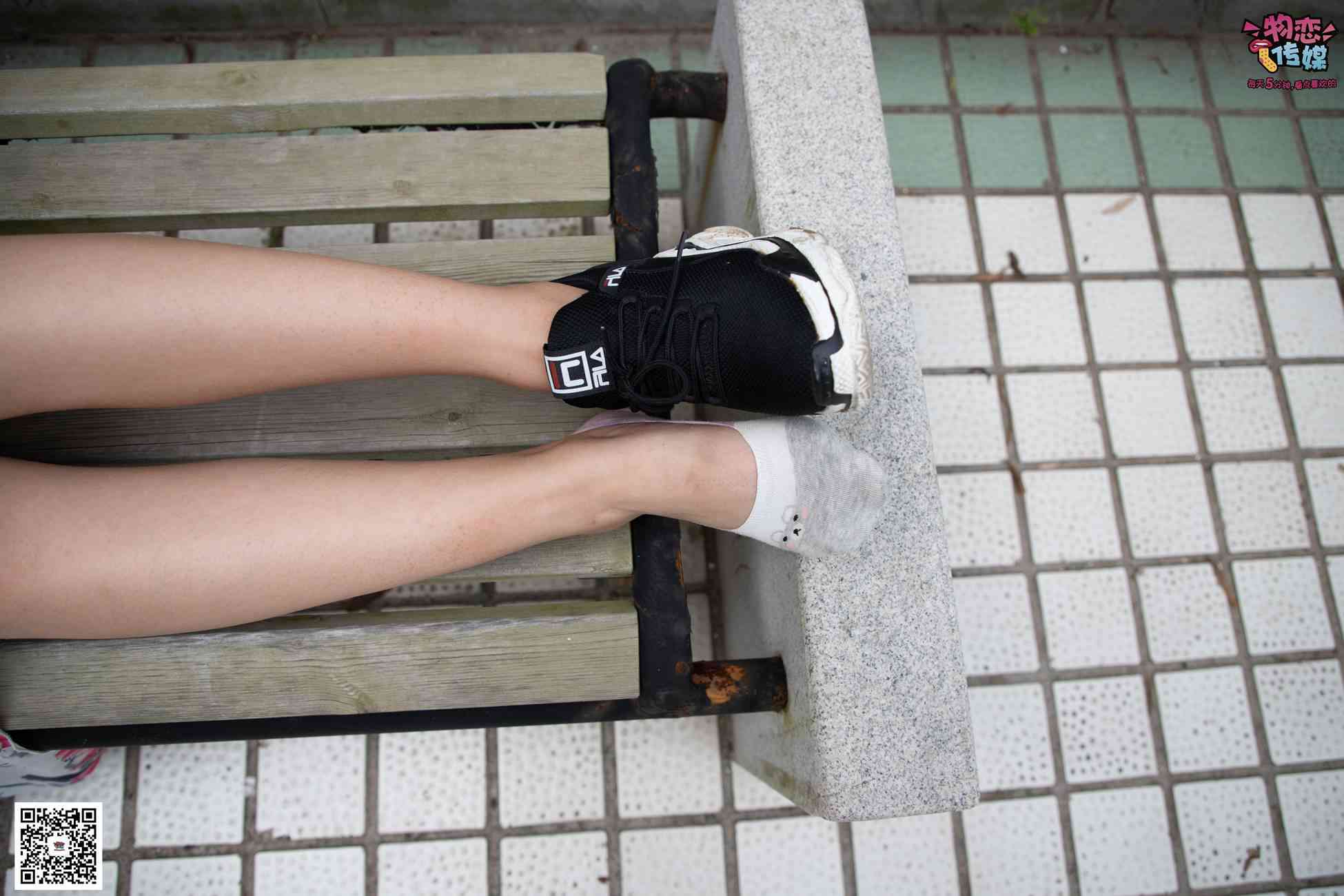 图片[117]-勿恋传媒 No.029 00后大二大眼睛女生哦。肉丝和小脚丫登场[154P] – 速更版-美库