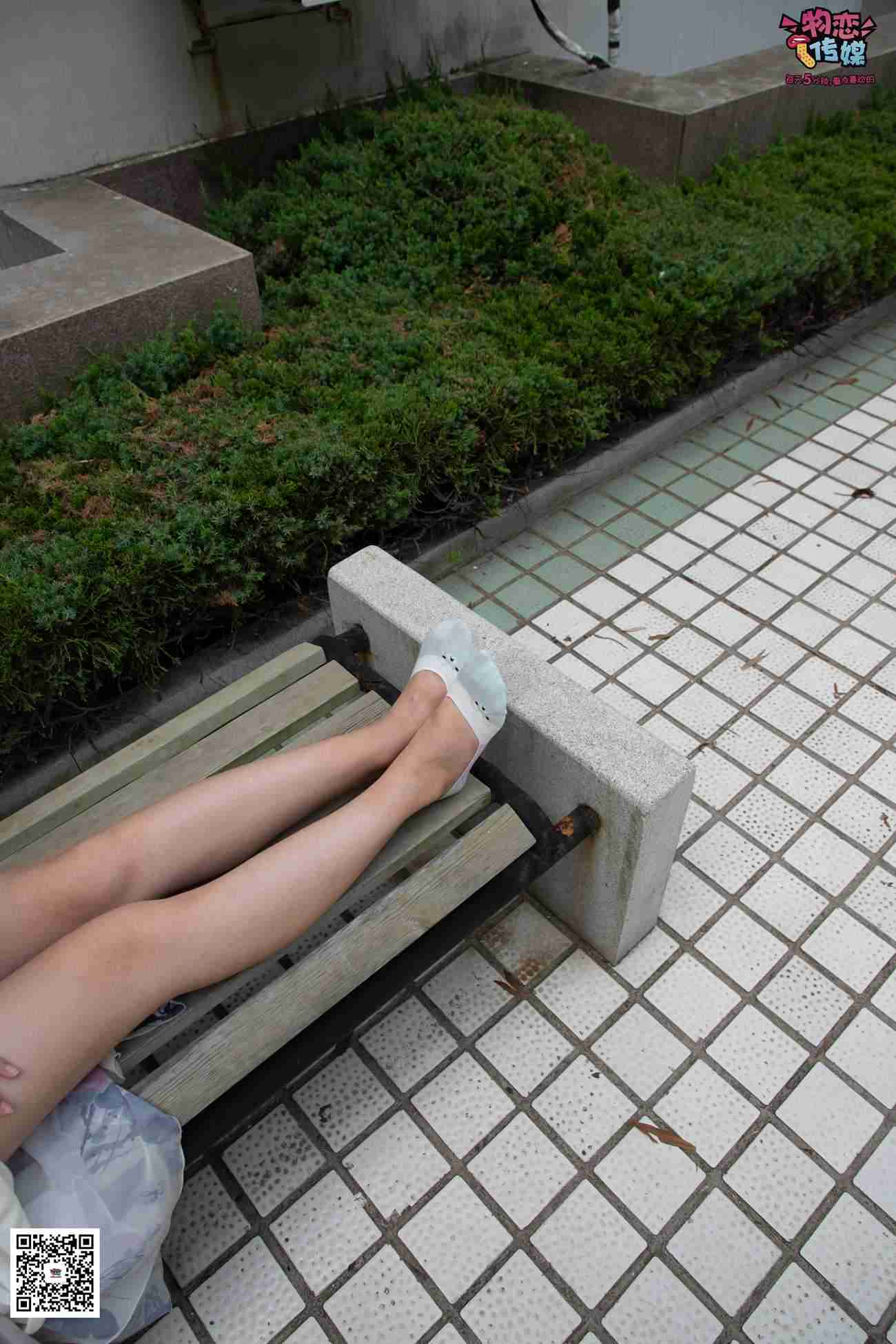 图片[148]-勿恋传媒 No.029 00后大二大眼睛女生哦。肉丝和小脚丫登场[154P] – 速更版-美库