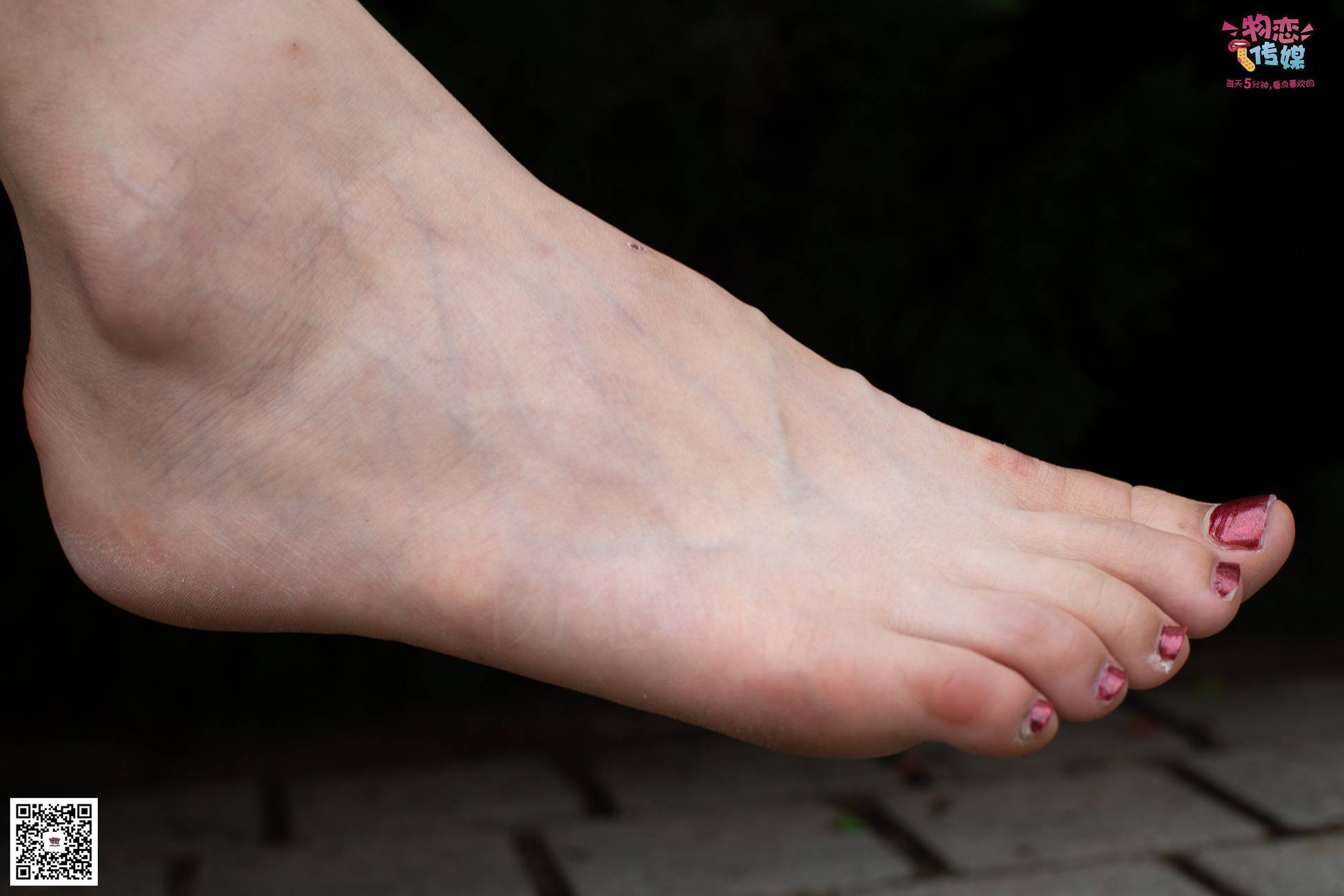 图片[131]-勿恋传媒 No.030 剑眉星目,烈焰红唇,玉姐范镁钕与可爱棉袜的反差萌 [189P] – 速更版-美库