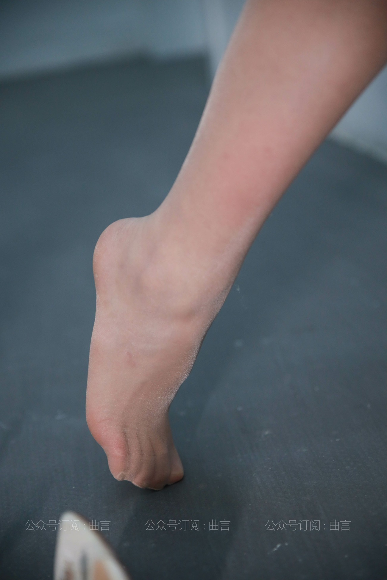 图片[33]-[IESS异思趣向] 耽丝 210329 糖糖在楼道休息放松 [69P] – 速更版-美库