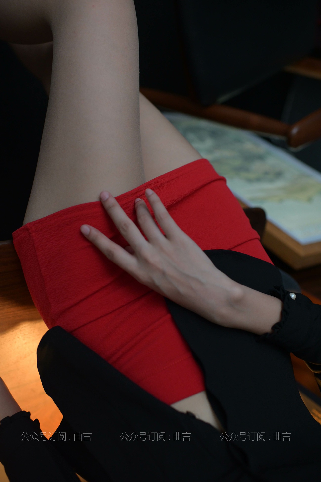 图片[27]-[IESS异思趣向] 耽丝 210401 肉肉的性感红裙 [85P] – 速更版-美库