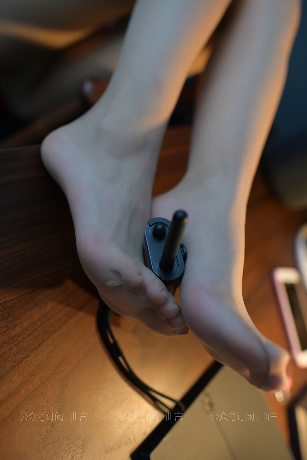 图片[35]-[IESS异思趣向] 耽丝 210401 肉肉的性感红裙 [85P] – 速更版-美库