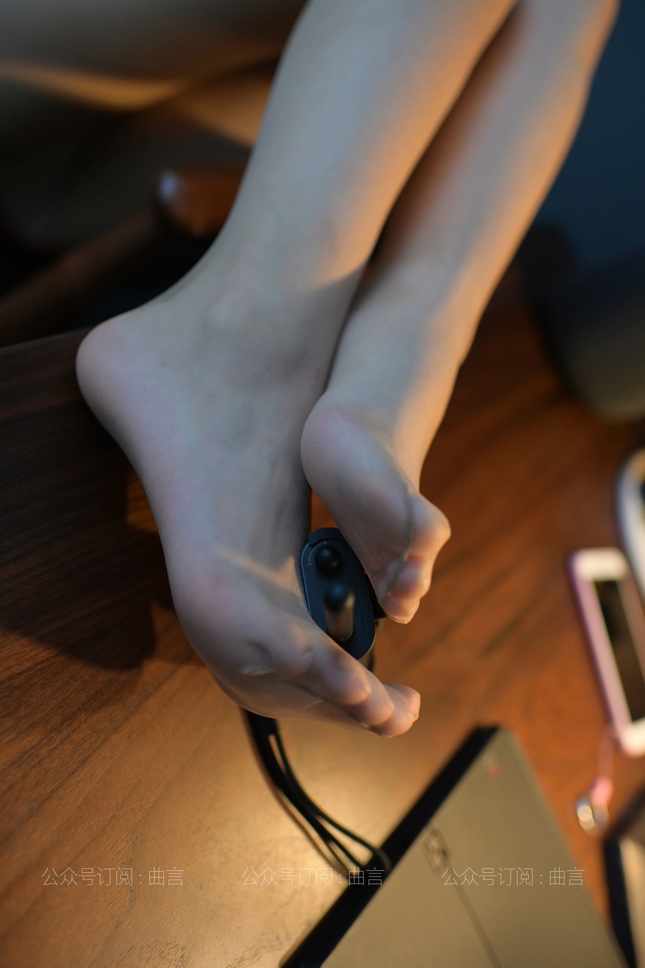 图片[36]-[IESS异思趣向] 耽丝 210401 肉肉的性感红裙 [85P] – 速更版-美库