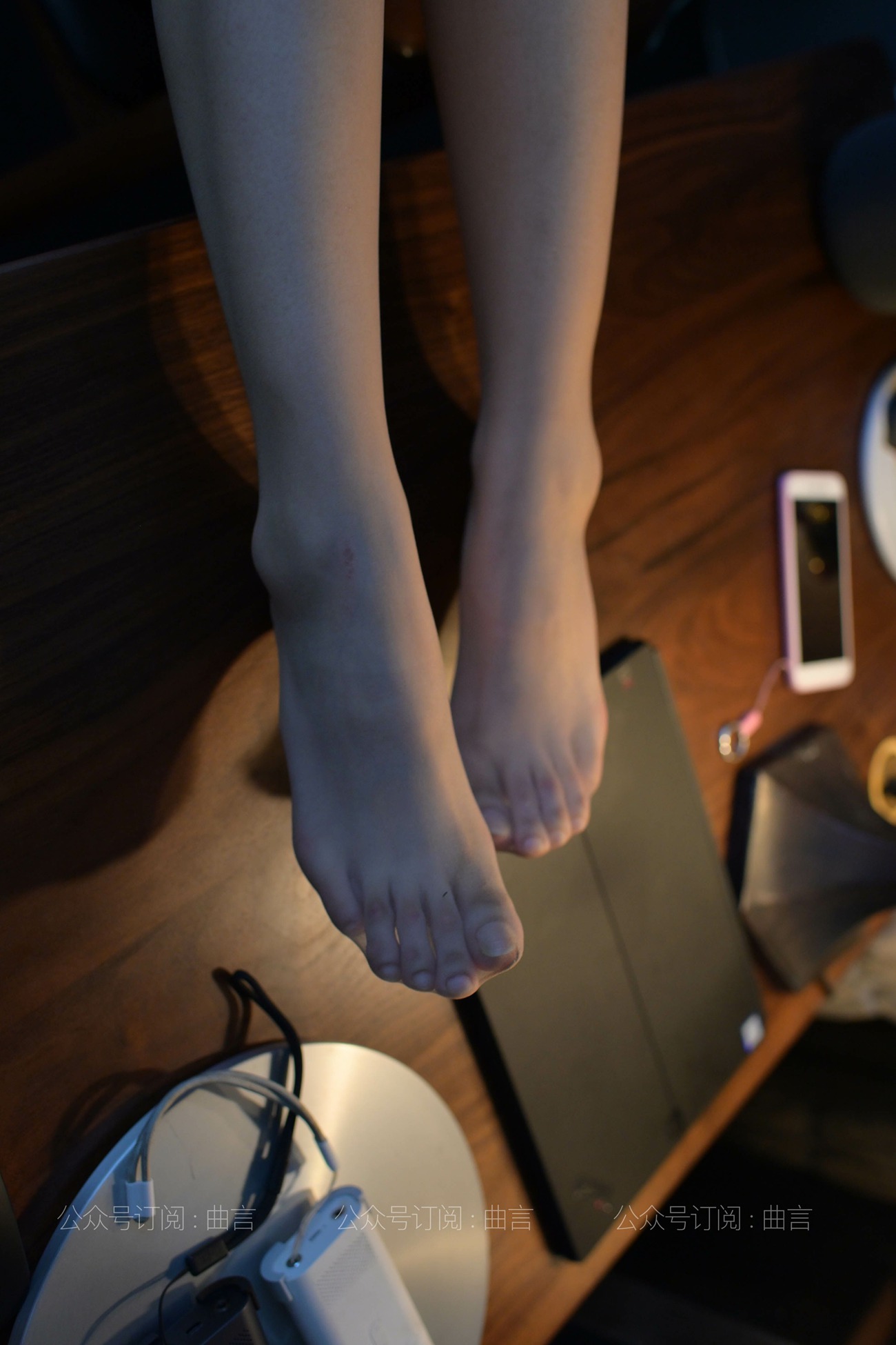 图片[44]-[IESS异思趣向] 耽丝 210401 肉肉的性感红裙 [85P] – 速更版-美库