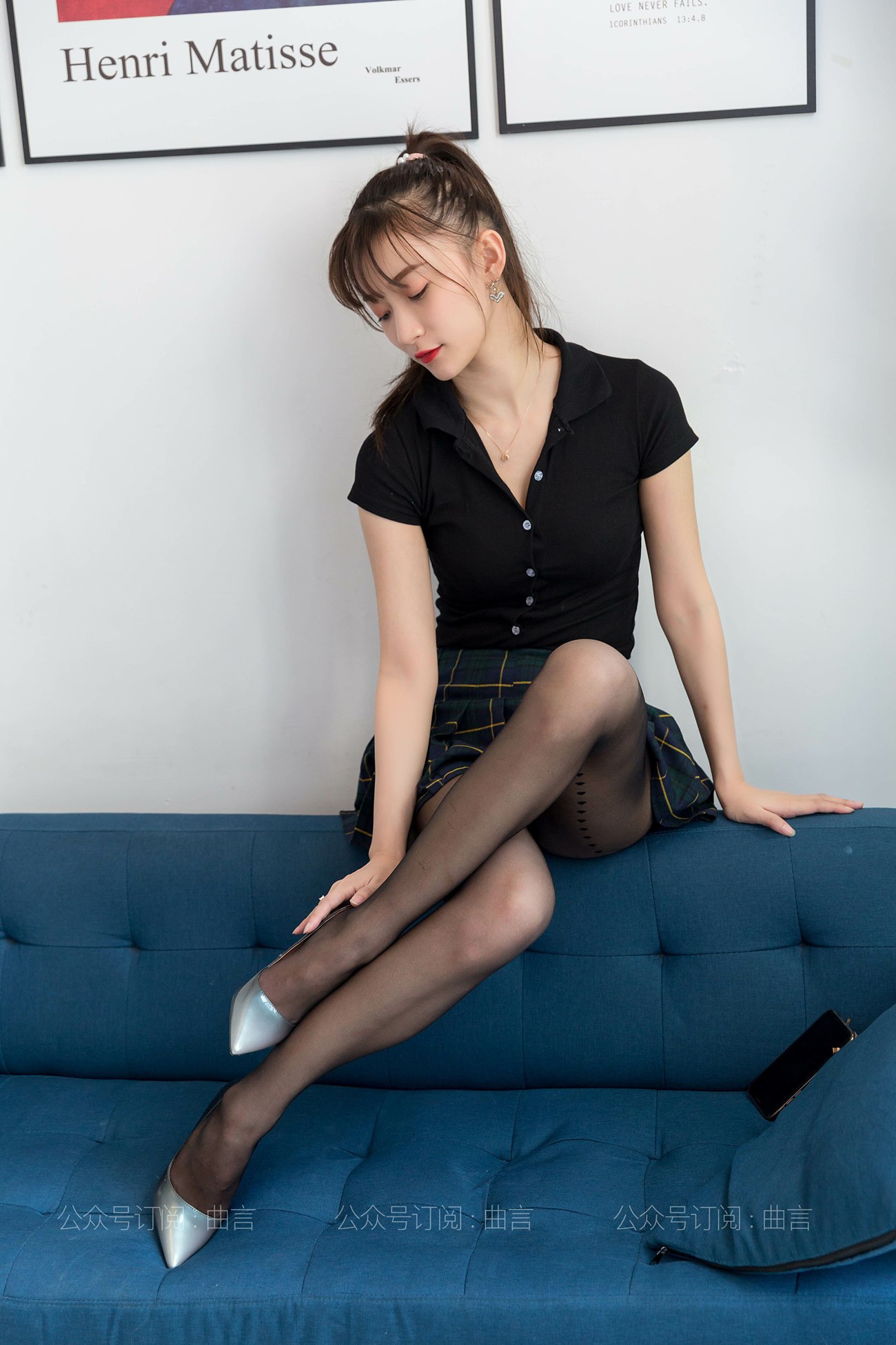 图片[44]-[IESS异思趣向] 耽丝 210402 蓝色沙发上的秋秋 [88P] – 速更版-美库