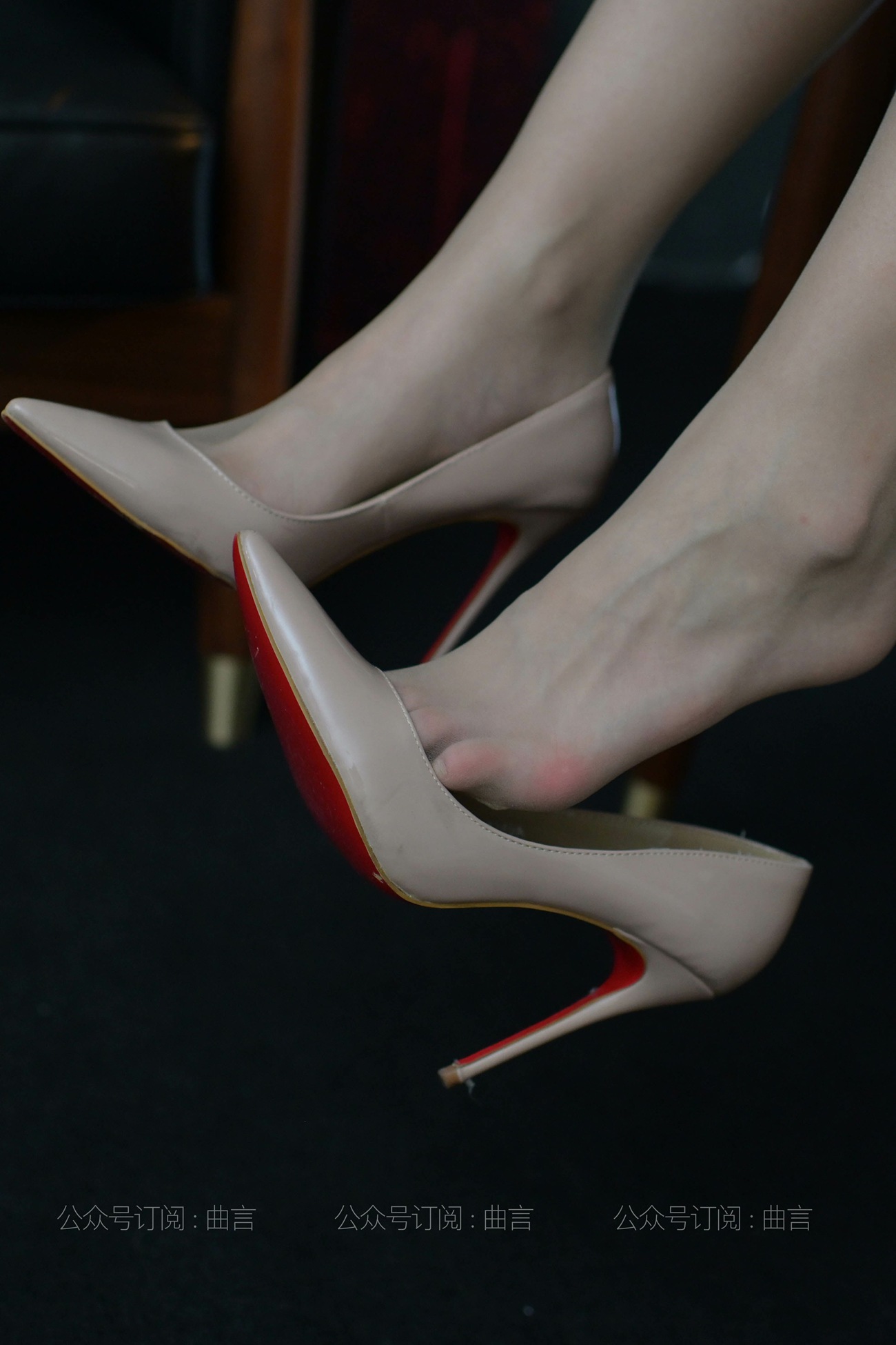 图片[84]-[IESS异思趣向] 耽丝 210401 肉肉的性感红裙 [85P] – 速更版-美库