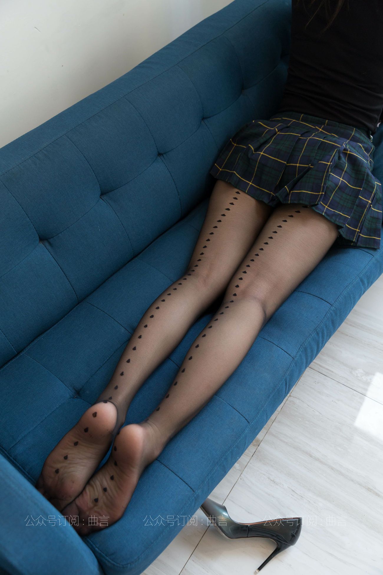 图片[86]-[IESS异思趣向] 耽丝 210402 蓝色沙发上的秋秋 [88P] – 速更版-美库