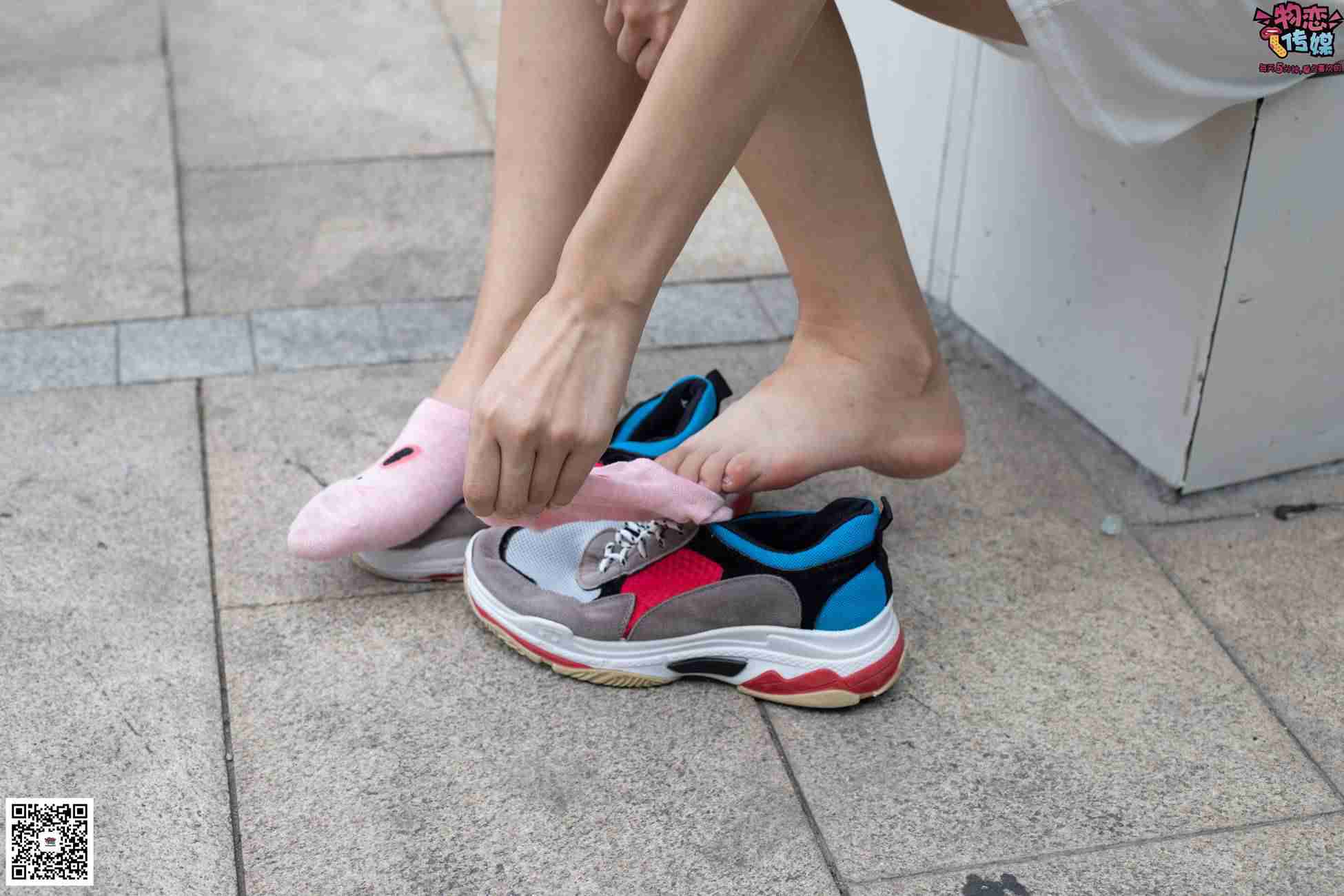 图片[12]-物恋传媒 No.049 露肩连衣裙搭配撞色老爹鞋，搭配粉色短棉袜 [126P] – 速更版-美库