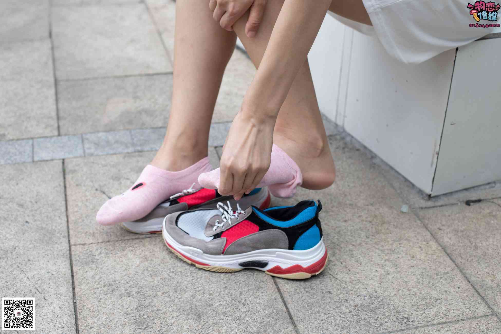 图片[16]-物恋传媒 No.049 露肩连衣裙搭配撞色老爹鞋，搭配粉色短棉袜 [126P] – 速更版-美库