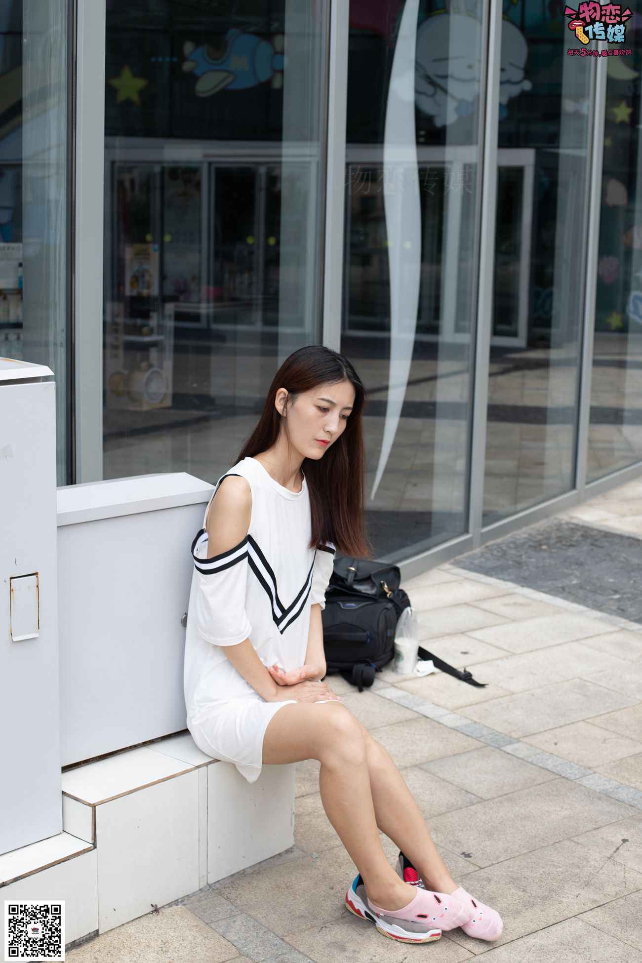 图片[21]-物恋传媒 No.049 露肩连衣裙搭配撞色老爹鞋，搭配粉色短棉袜 [126P] – 速更版-美库