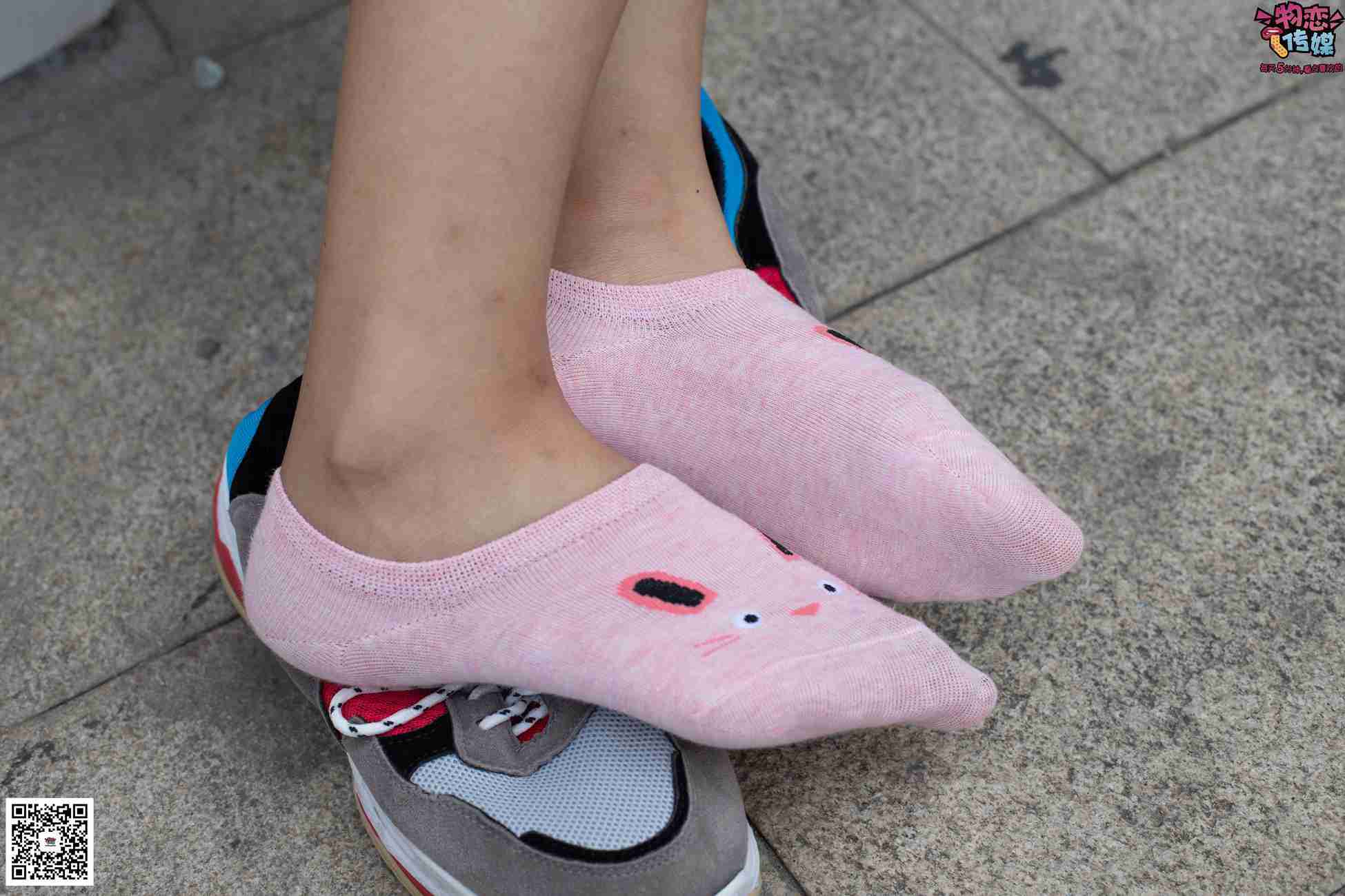 图片[23]-物恋传媒 No.049 露肩连衣裙搭配撞色老爹鞋，搭配粉色短棉袜 [126P] – 速更版-美库