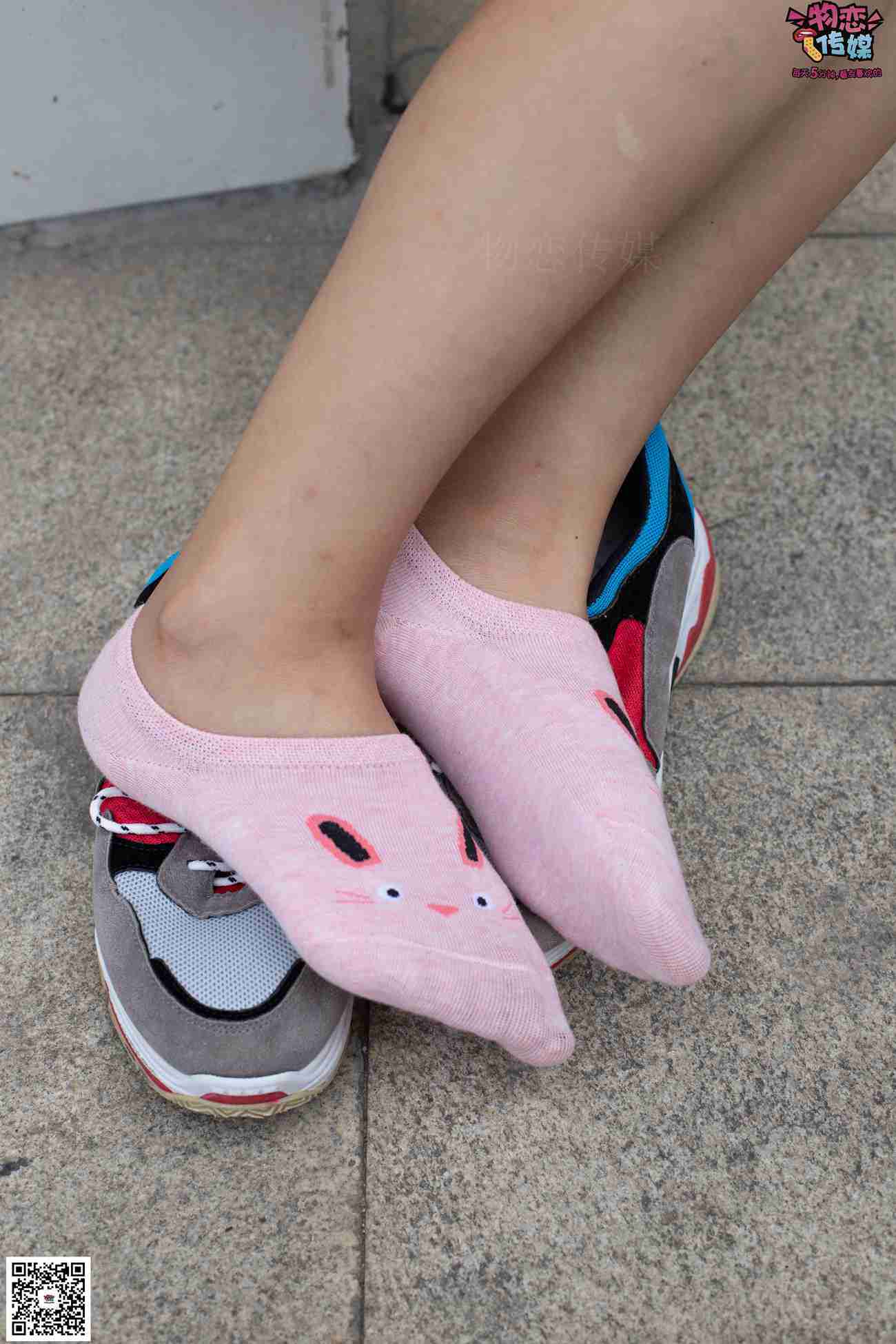 图片[24]-物恋传媒 No.049 露肩连衣裙搭配撞色老爹鞋，搭配粉色短棉袜 [126P] – 速更版-美库