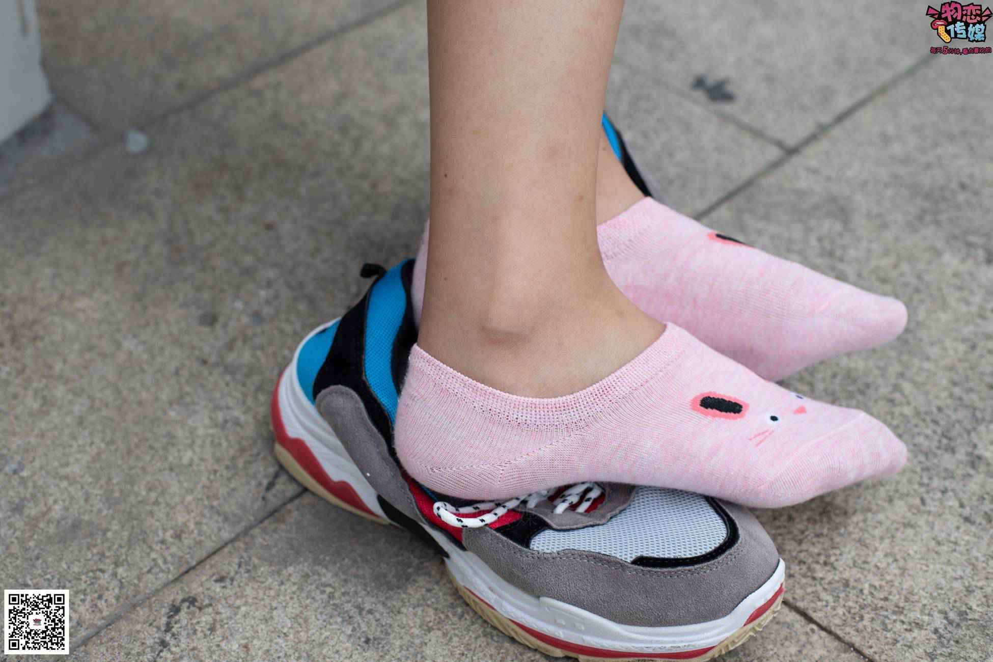 图片[26]-物恋传媒 No.049 露肩连衣裙搭配撞色老爹鞋，搭配粉色短棉袜 [126P] – 速更版-美库
