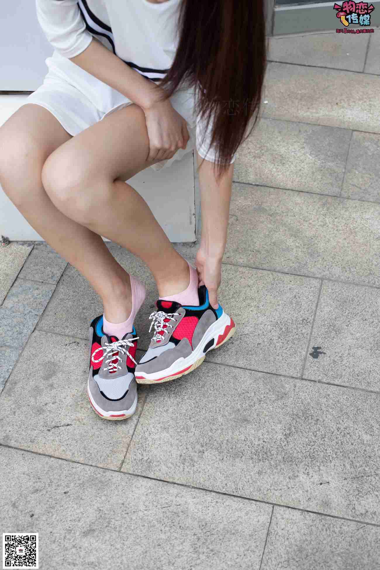 图片[32]-物恋传媒 No.049 露肩连衣裙搭配撞色老爹鞋，搭配粉色短棉袜 [126P] – 速更版-美库