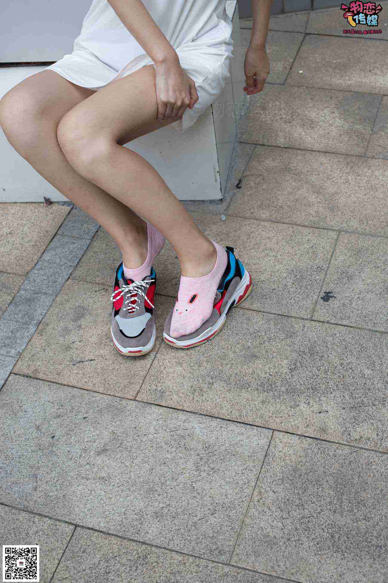 图片[33]-物恋传媒 No.049 露肩连衣裙搭配撞色老爹鞋，搭配粉色短棉袜 [126P] – 速更版-美库