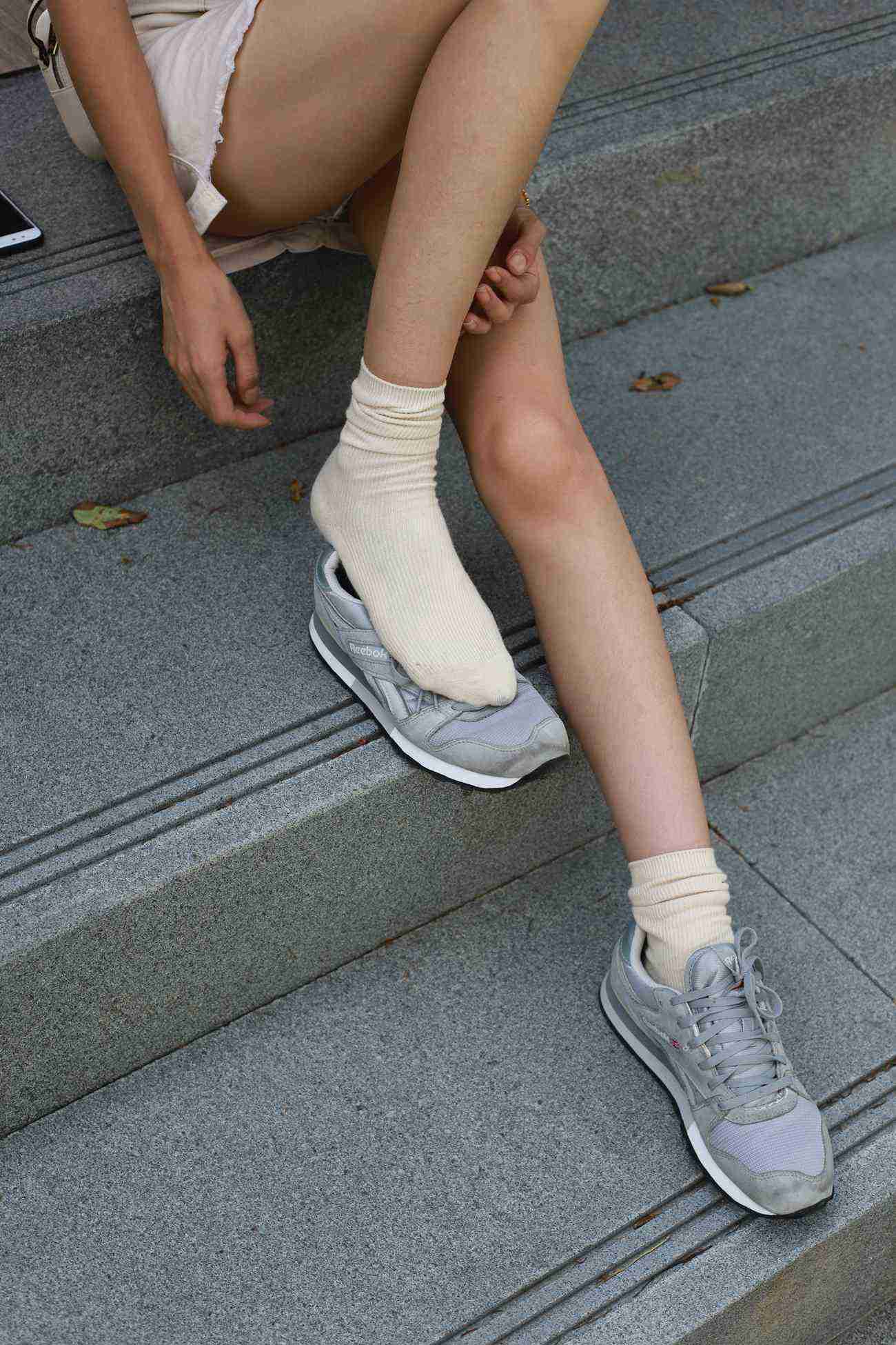 图片[12]-勿恋传媒 No.050 待我长发及腰,只为你的微笑,灰色NB配浅黄棉袜 [145P] – 速更版-美库