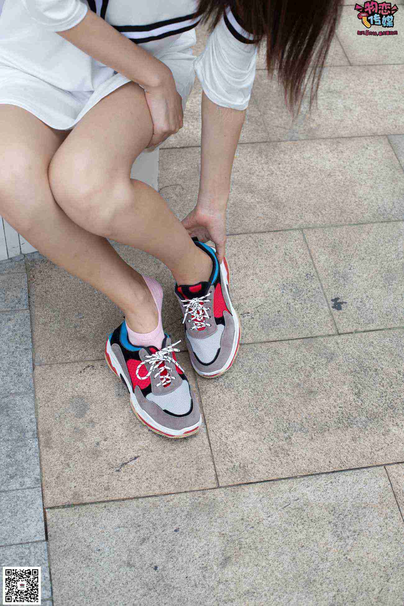 图片[35]-物恋传媒 No.049 露肩连衣裙搭配撞色老爹鞋，搭配粉色短棉袜 [126P] – 速更版-美库