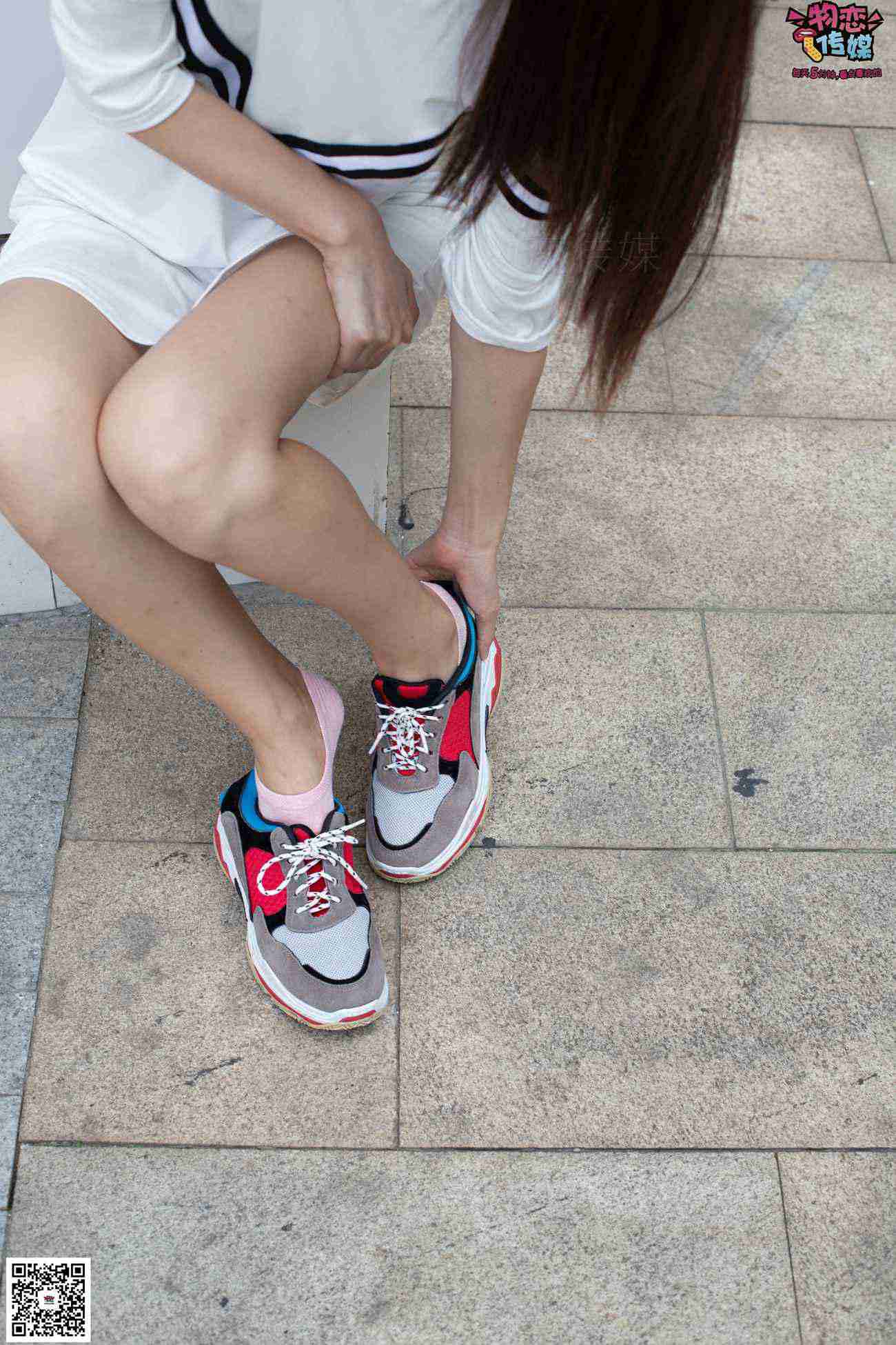 图片[36]-物恋传媒 No.049 露肩连衣裙搭配撞色老爹鞋，搭配粉色短棉袜 [126P] – 速更版-美库