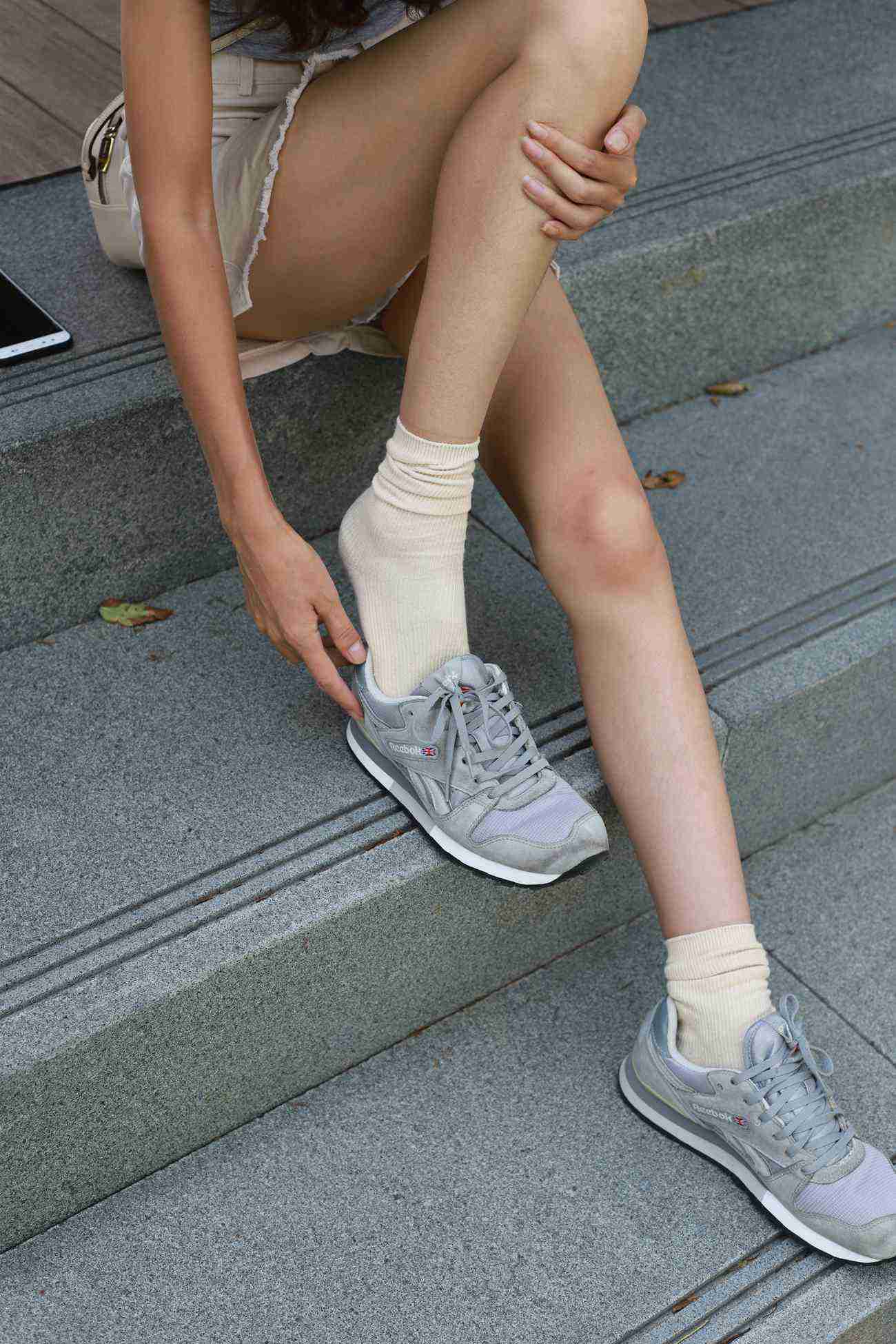 图片[14]-勿恋传媒 No.050 待我长发及腰,只为你的微笑,灰色NB配浅黄棉袜 [145P] – 速更版-美库