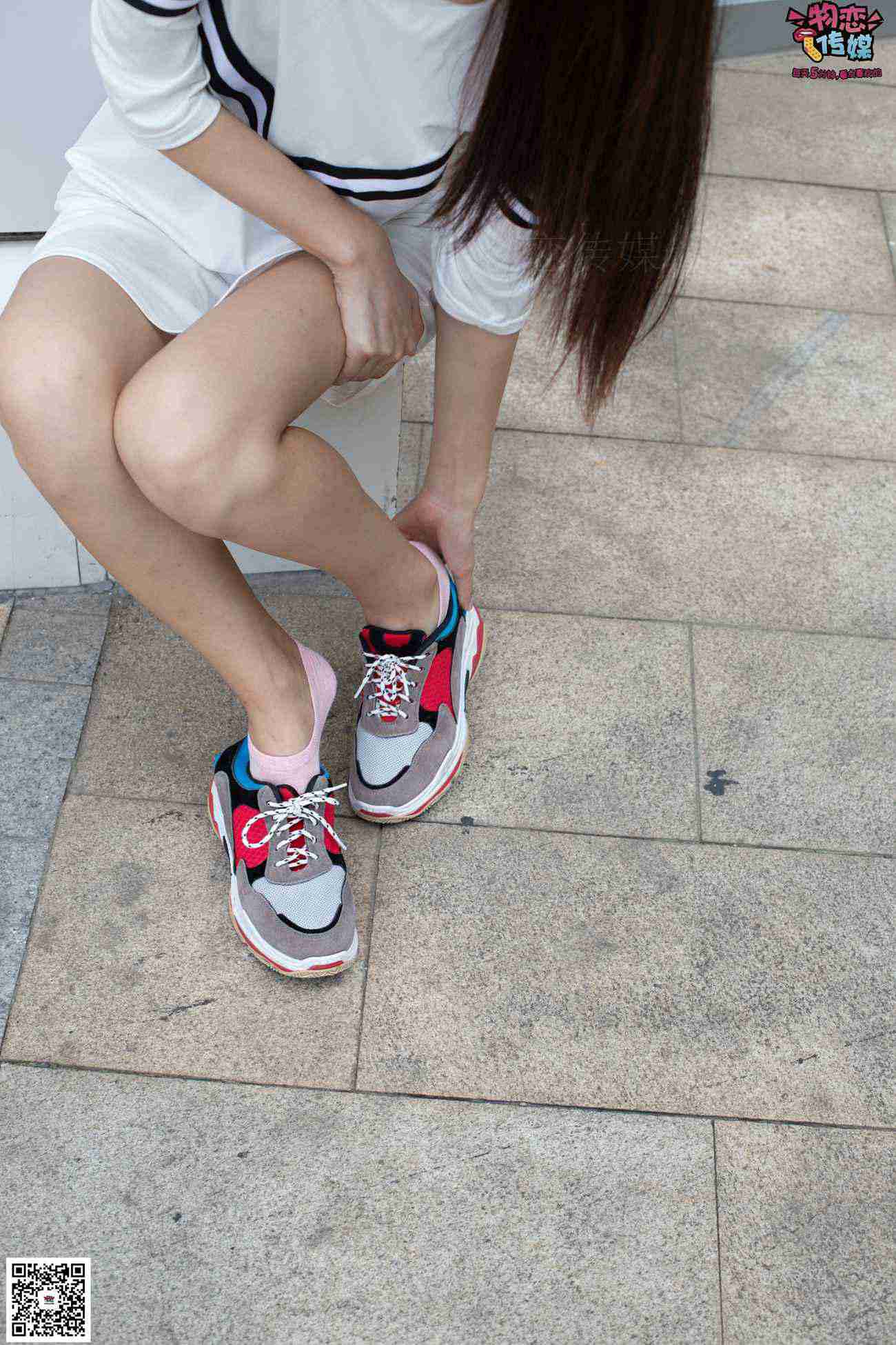 图片[37]-物恋传媒 No.049 露肩连衣裙搭配撞色老爹鞋，搭配粉色短棉袜 [126P] – 速更版-美库