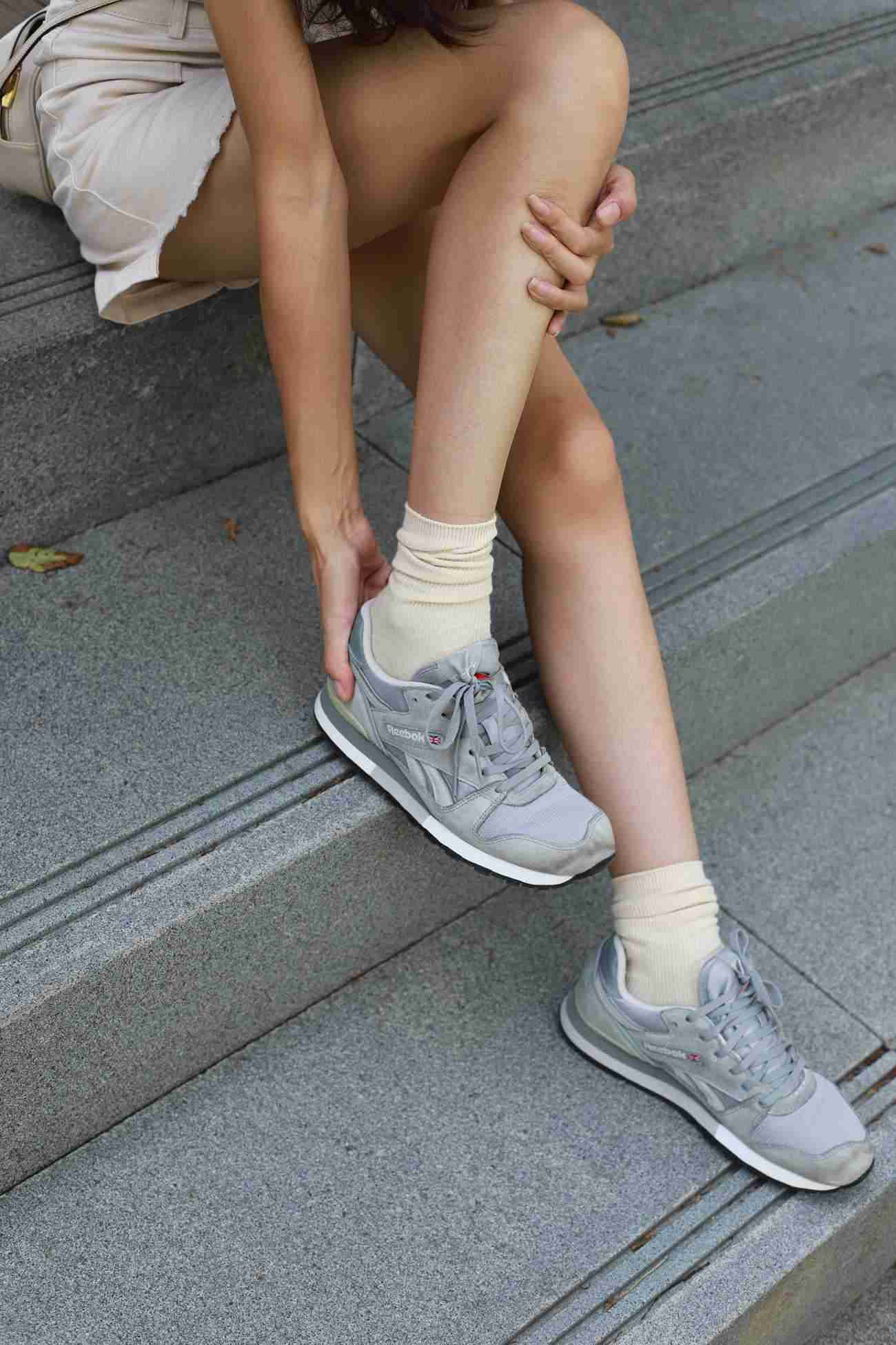 图片[16]-勿恋传媒 No.050 待我长发及腰,只为你的微笑,灰色NB配浅黄棉袜 [145P] – 速更版-美库