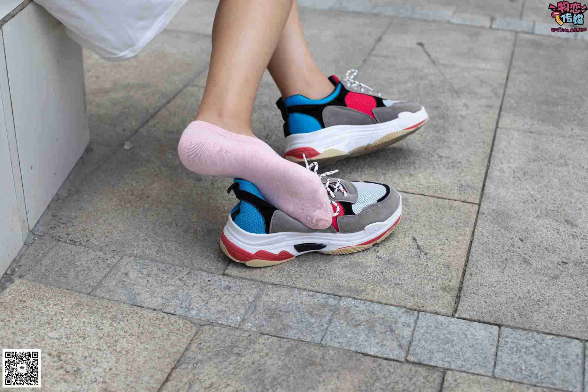 图片[38]-物恋传媒 No.049 露肩连衣裙搭配撞色老爹鞋，搭配粉色短棉袜 [126P] – 速更版-美库