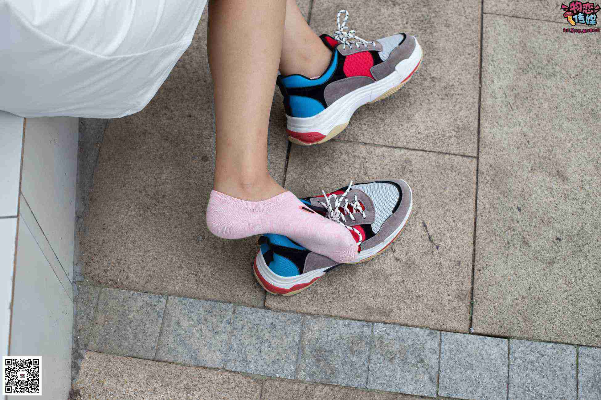 图片[39]-物恋传媒 No.049 露肩连衣裙搭配撞色老爹鞋，搭配粉色短棉袜 [126P] – 速更版-美库