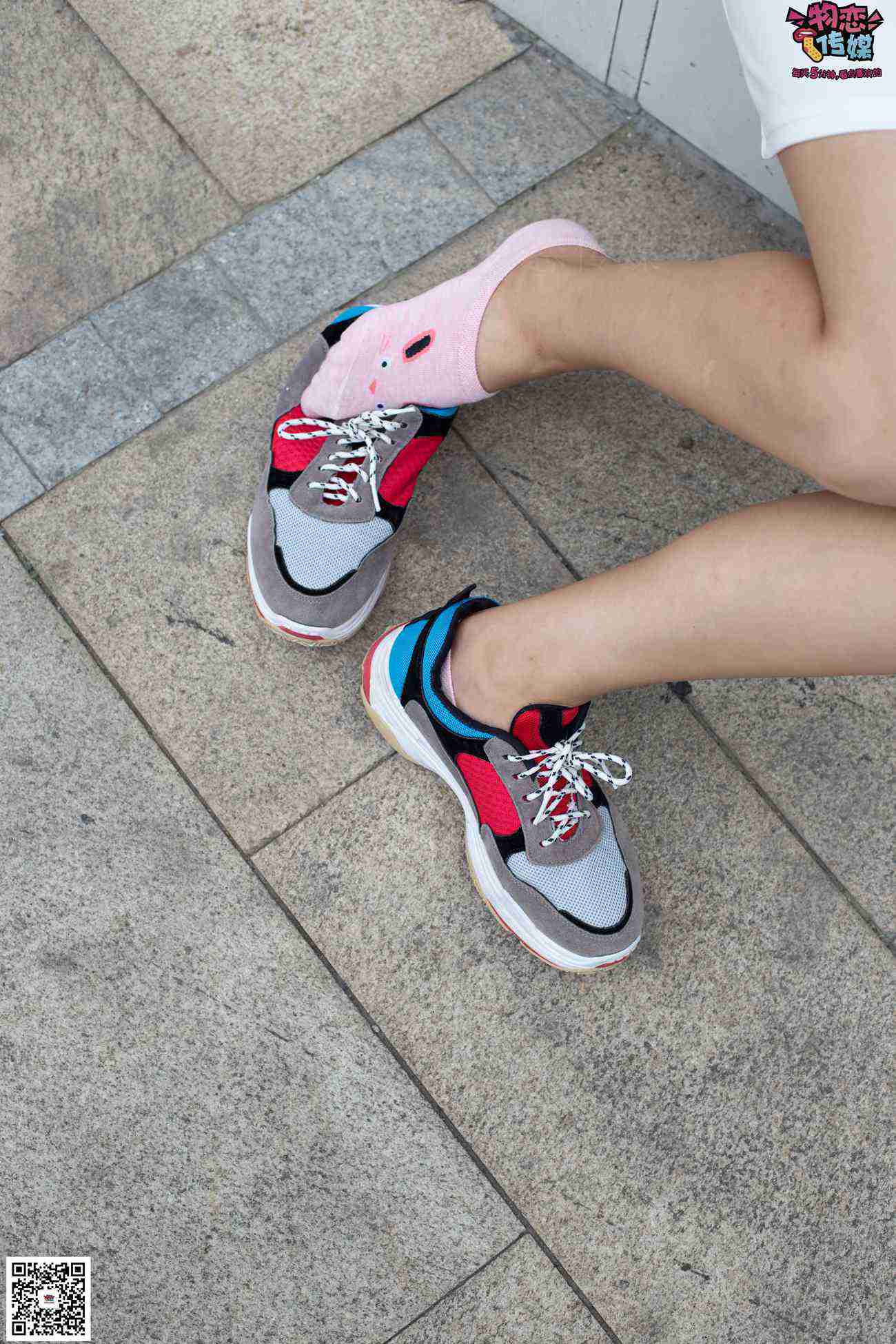 图片[41]-物恋传媒 No.049 露肩连衣裙搭配撞色老爹鞋，搭配粉色短棉袜 [126P] – 速更版-美库