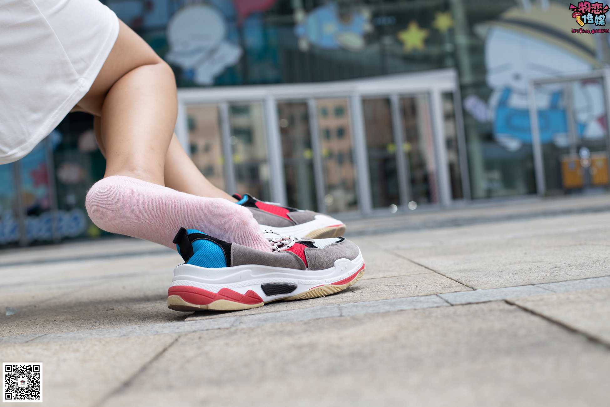 图片[42]-物恋传媒 No.049 露肩连衣裙搭配撞色老爹鞋，搭配粉色短棉袜 [126P] – 速更版-美库