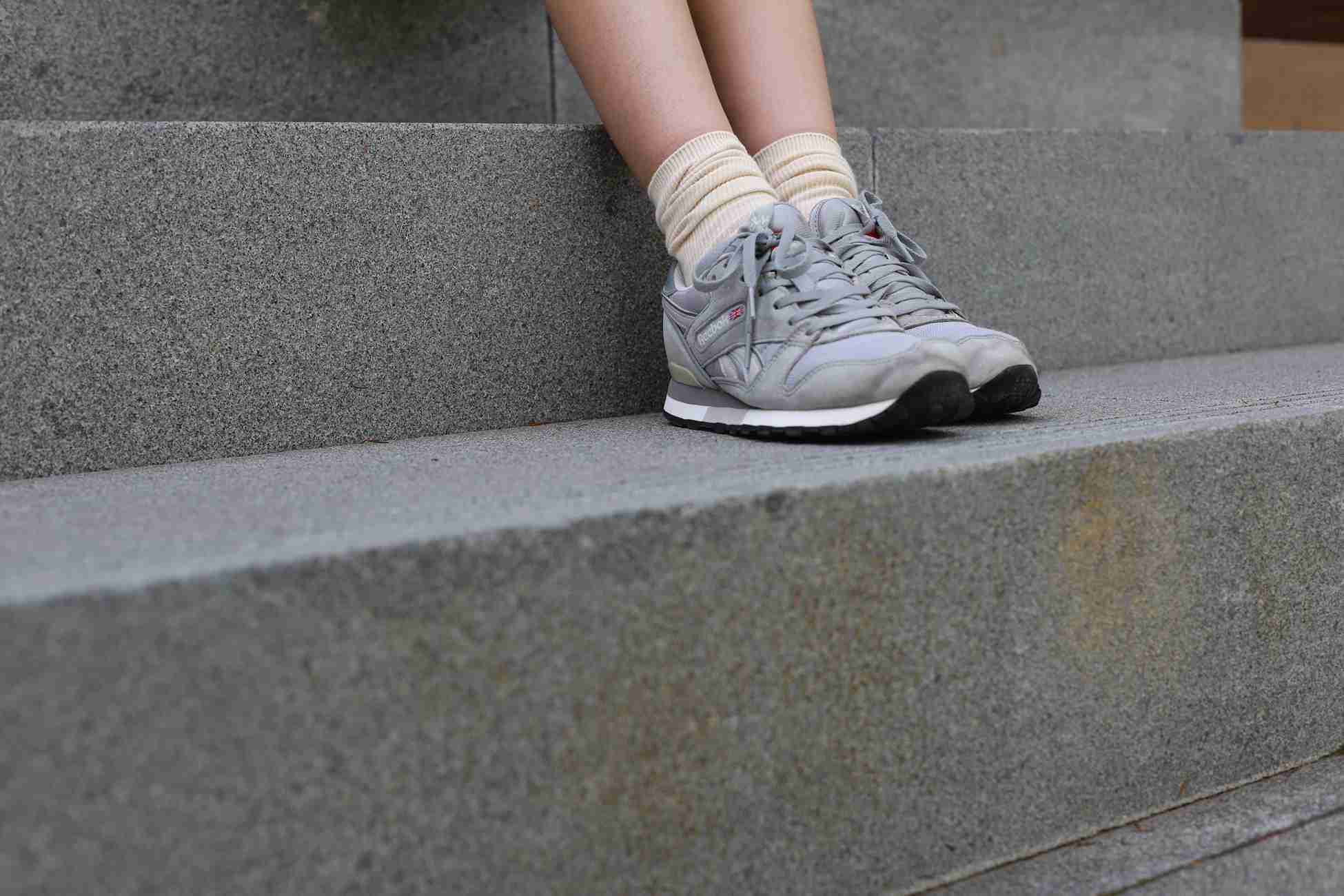 图片[24]-勿恋传媒 No.050 待我长发及腰,只为你的微笑,灰色NB配浅黄棉袜 [145P] – 速更版-美库