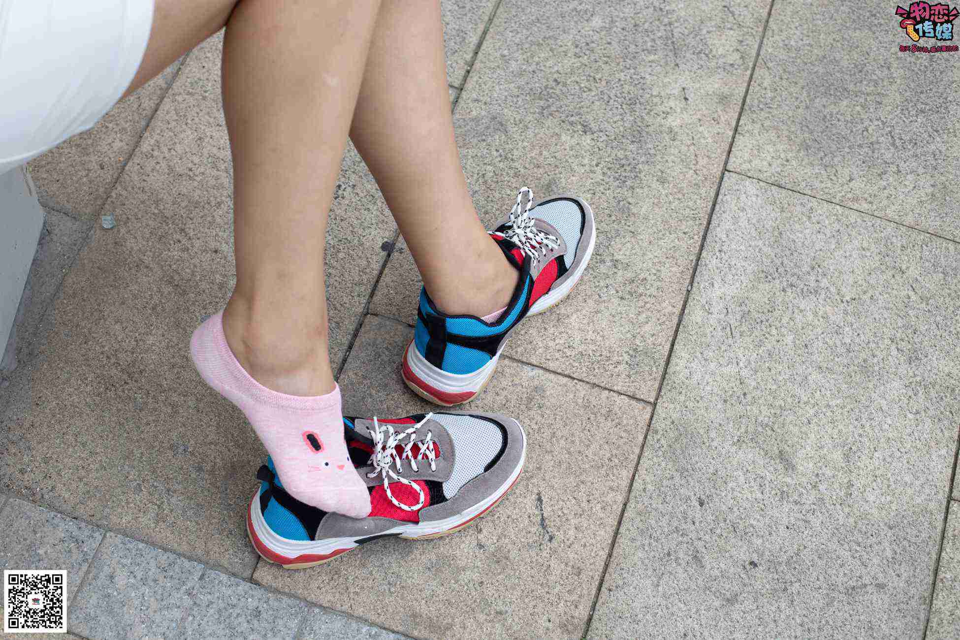 图片[44]-物恋传媒 No.049 露肩连衣裙搭配撞色老爹鞋，搭配粉色短棉袜 [126P] – 速更版-美库
