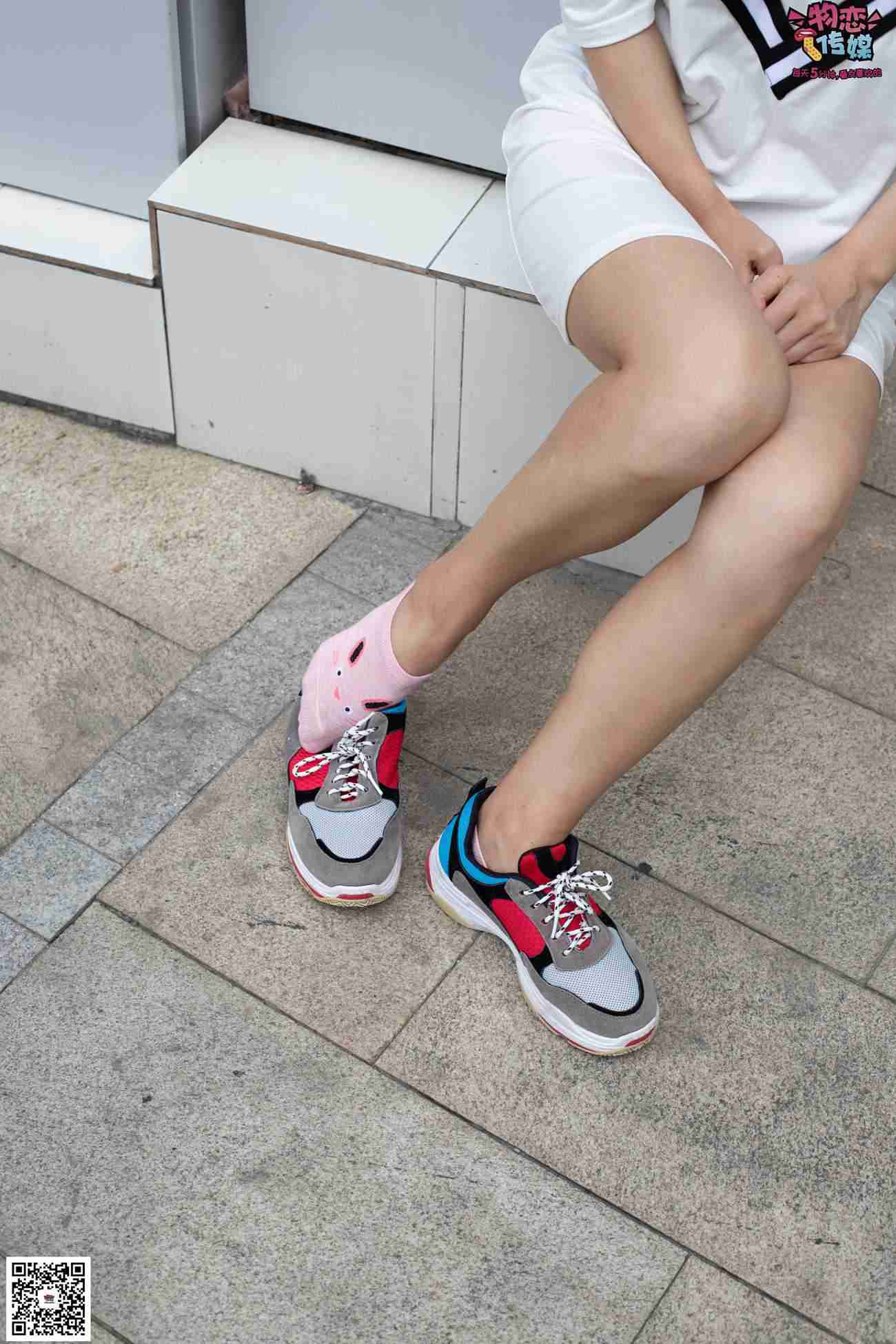 图片[45]-物恋传媒 No.049 露肩连衣裙搭配撞色老爹鞋，搭配粉色短棉袜 [126P] – 速更版-美库