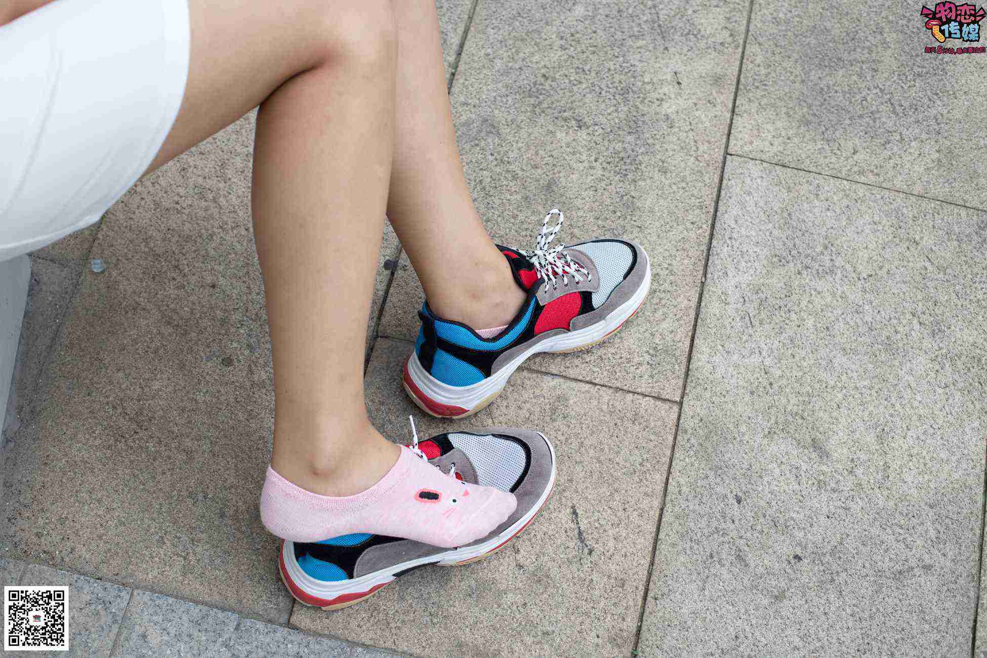 图片[46]-物恋传媒 No.049 露肩连衣裙搭配撞色老爹鞋，搭配粉色短棉袜 [126P] – 速更版-美库
