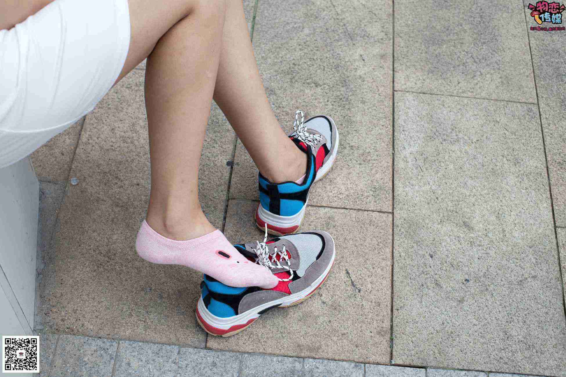 图片[47]-物恋传媒 No.049 露肩连衣裙搭配撞色老爹鞋，搭配粉色短棉袜 [126P] – 速更版-美库