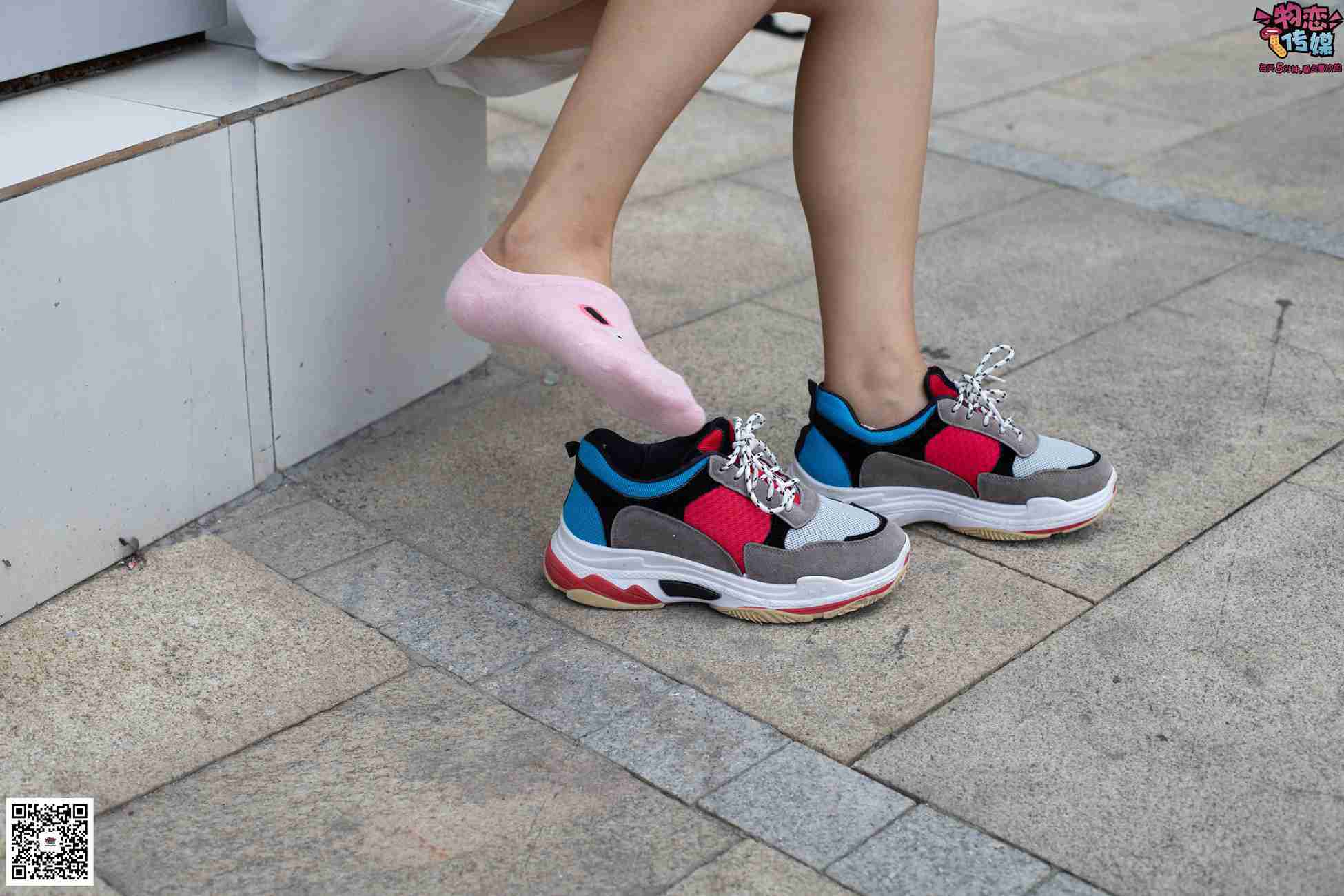 图片[50]-物恋传媒 No.049 露肩连衣裙搭配撞色老爹鞋，搭配粉色短棉袜 [126P] – 速更版-美库