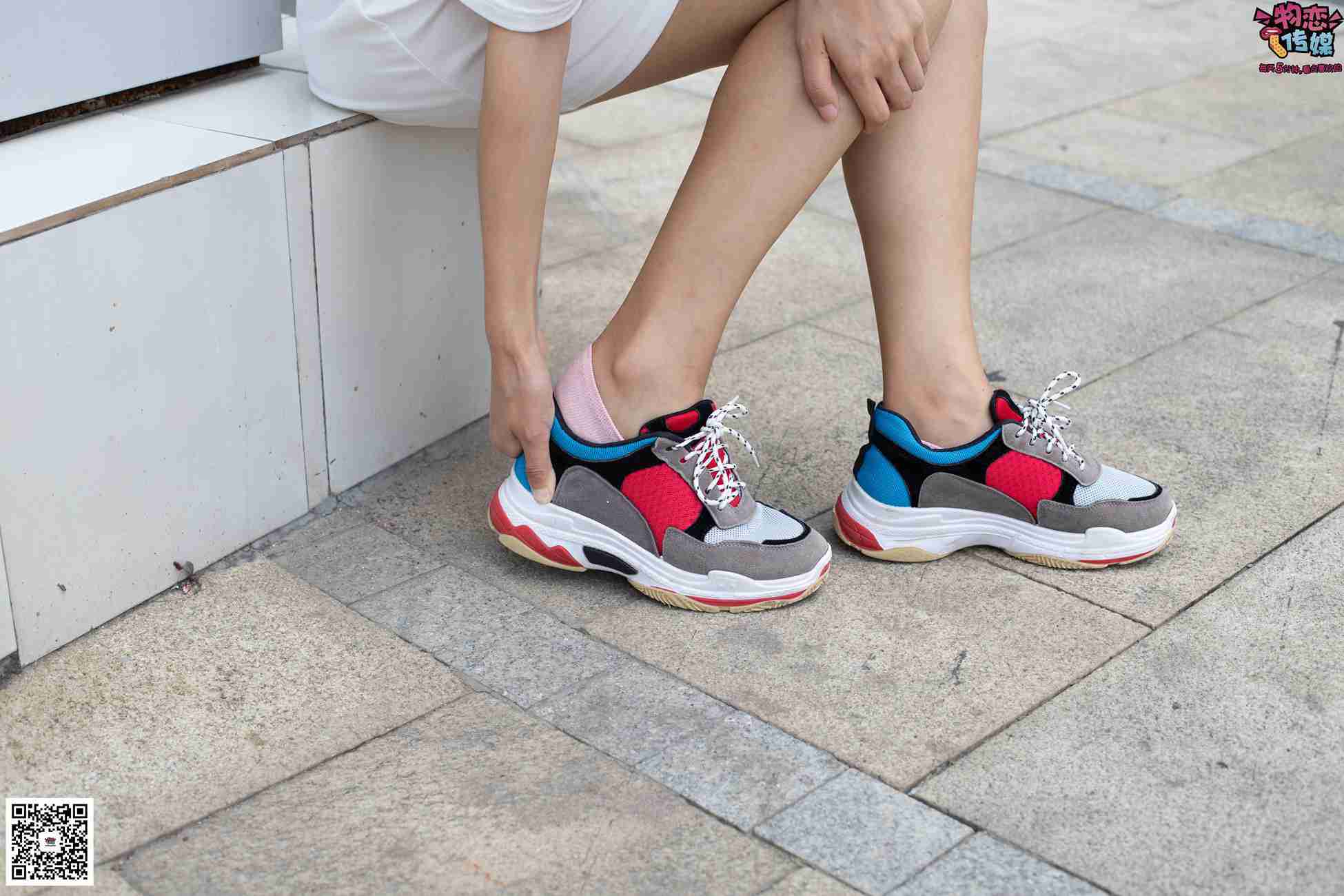 图片[52]-物恋传媒 No.049 露肩连衣裙搭配撞色老爹鞋，搭配粉色短棉袜 [126P] – 速更版-美库