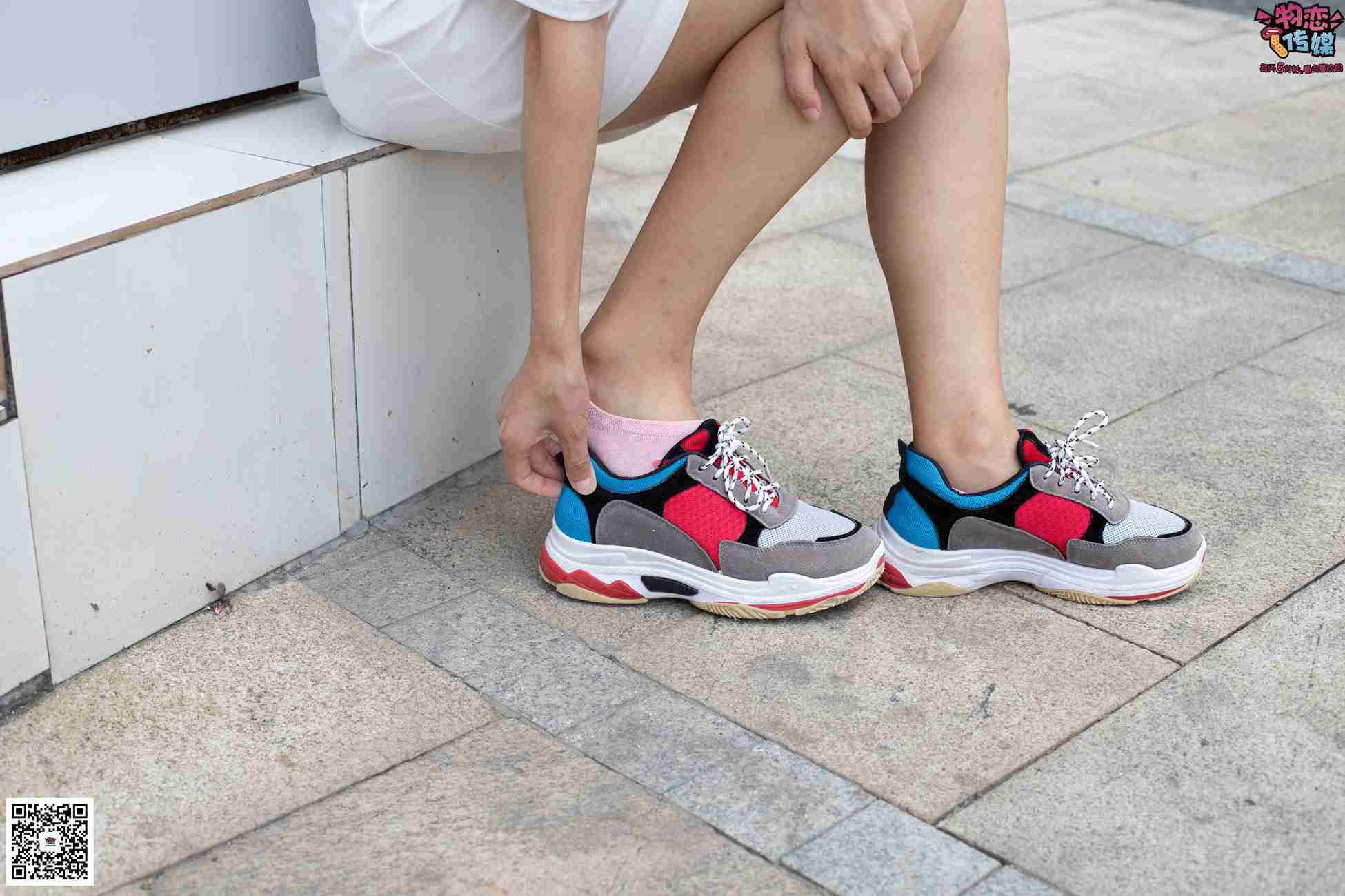 图片[54]-物恋传媒 No.049 露肩连衣裙搭配撞色老爹鞋，搭配粉色短棉袜 [126P] – 速更版-美库