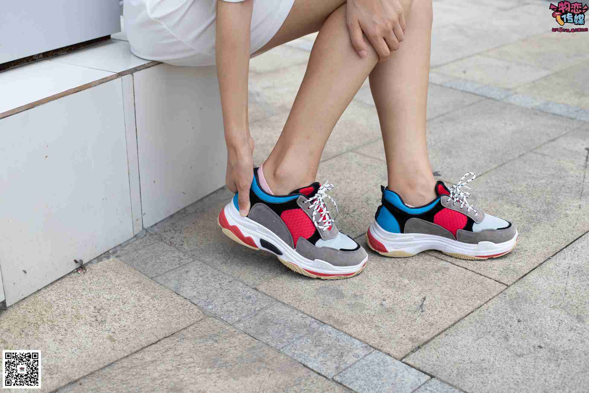 图片[55]-物恋传媒 No.049 露肩连衣裙搭配撞色老爹鞋，搭配粉色短棉袜 [126P] – 速更版-美库