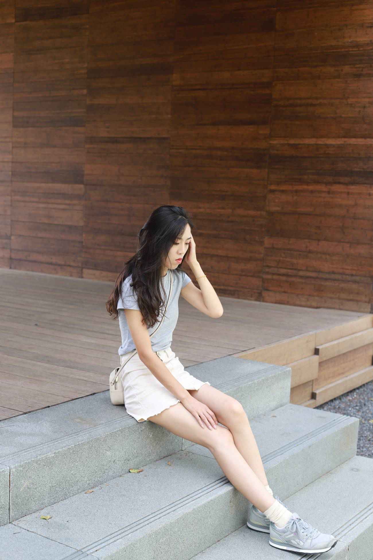 图片[40]-勿恋传媒 No.050 待我长发及腰,只为你的微笑,灰色NB配浅黄棉袜 [145P] – 速更版-美库