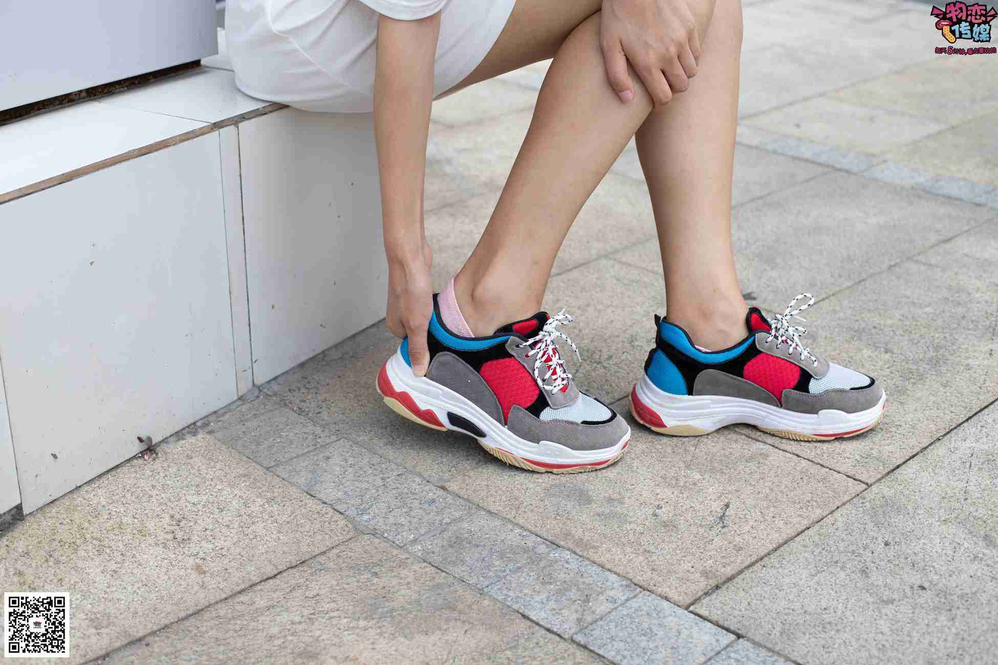 图片[56]-物恋传媒 No.049 露肩连衣裙搭配撞色老爹鞋，搭配粉色短棉袜 [126P] – 速更版-美库