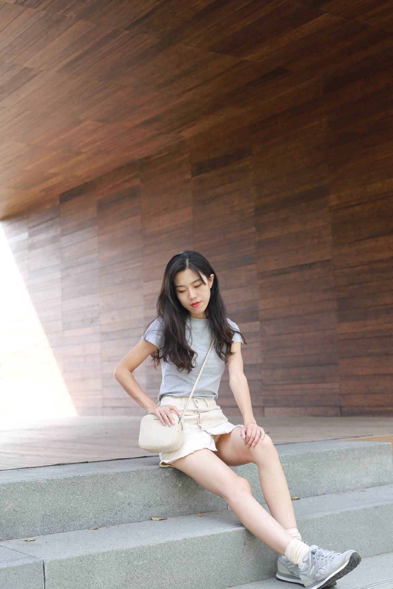 图片[41]-勿恋传媒 No.050 待我长发及腰,只为你的微笑,灰色NB配浅黄棉袜 [145P] – 速更版-美库