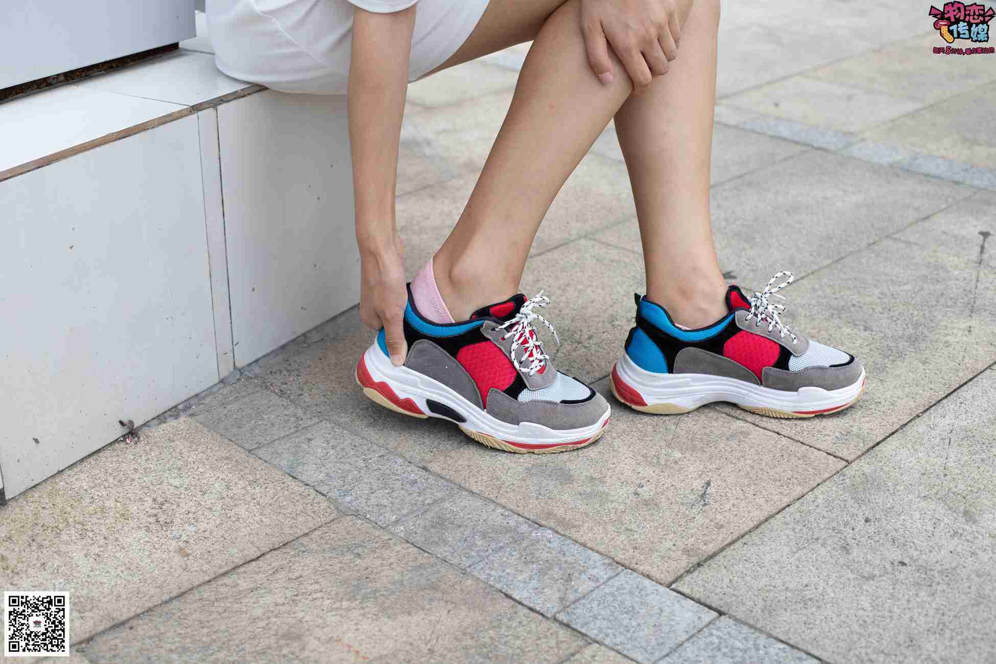 图片[57]-物恋传媒 No.049 露肩连衣裙搭配撞色老爹鞋，搭配粉色短棉袜 [126P] – 速更版-美库