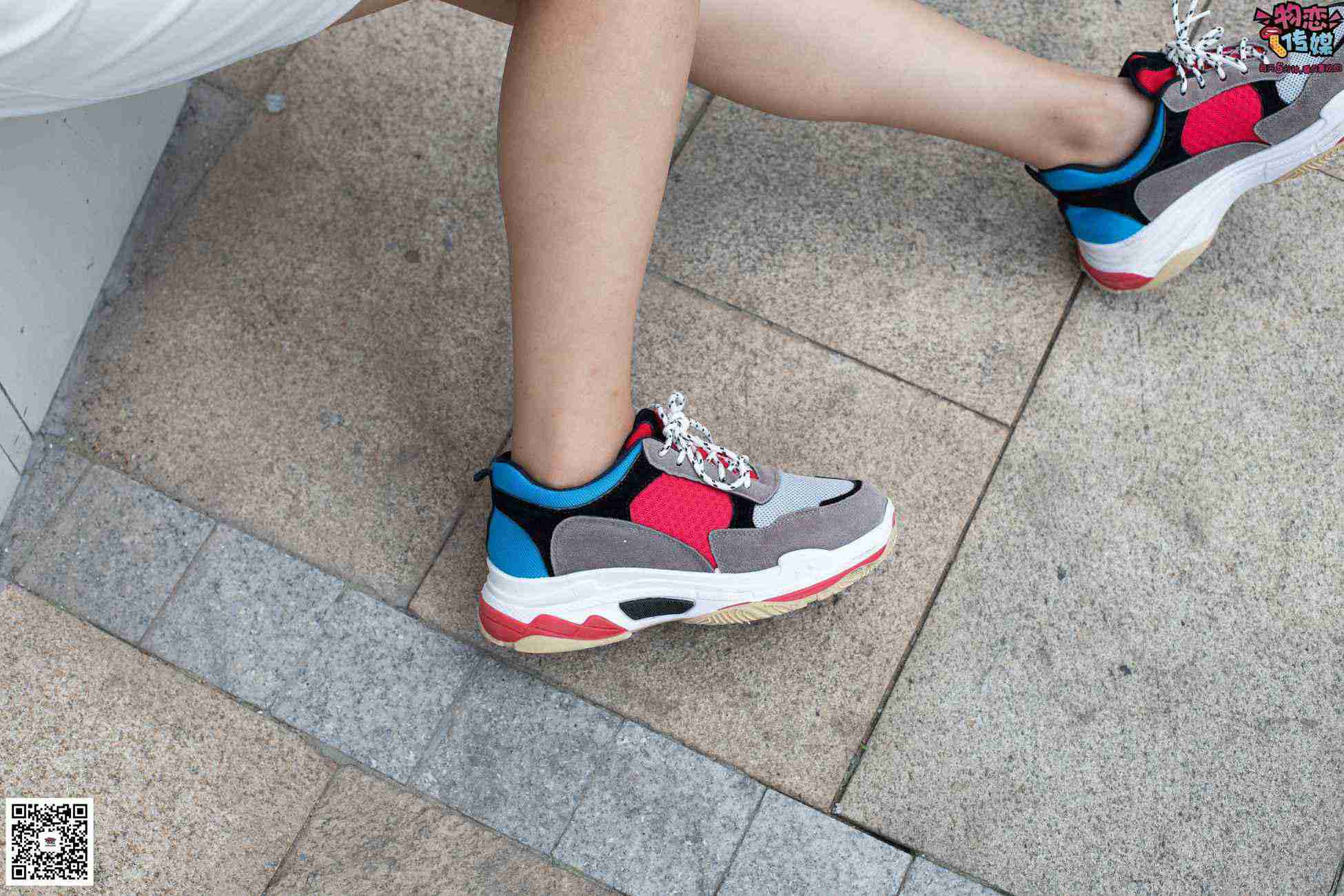 图片[58]-物恋传媒 No.049 露肩连衣裙搭配撞色老爹鞋，搭配粉色短棉袜 [126P] – 速更版-美库