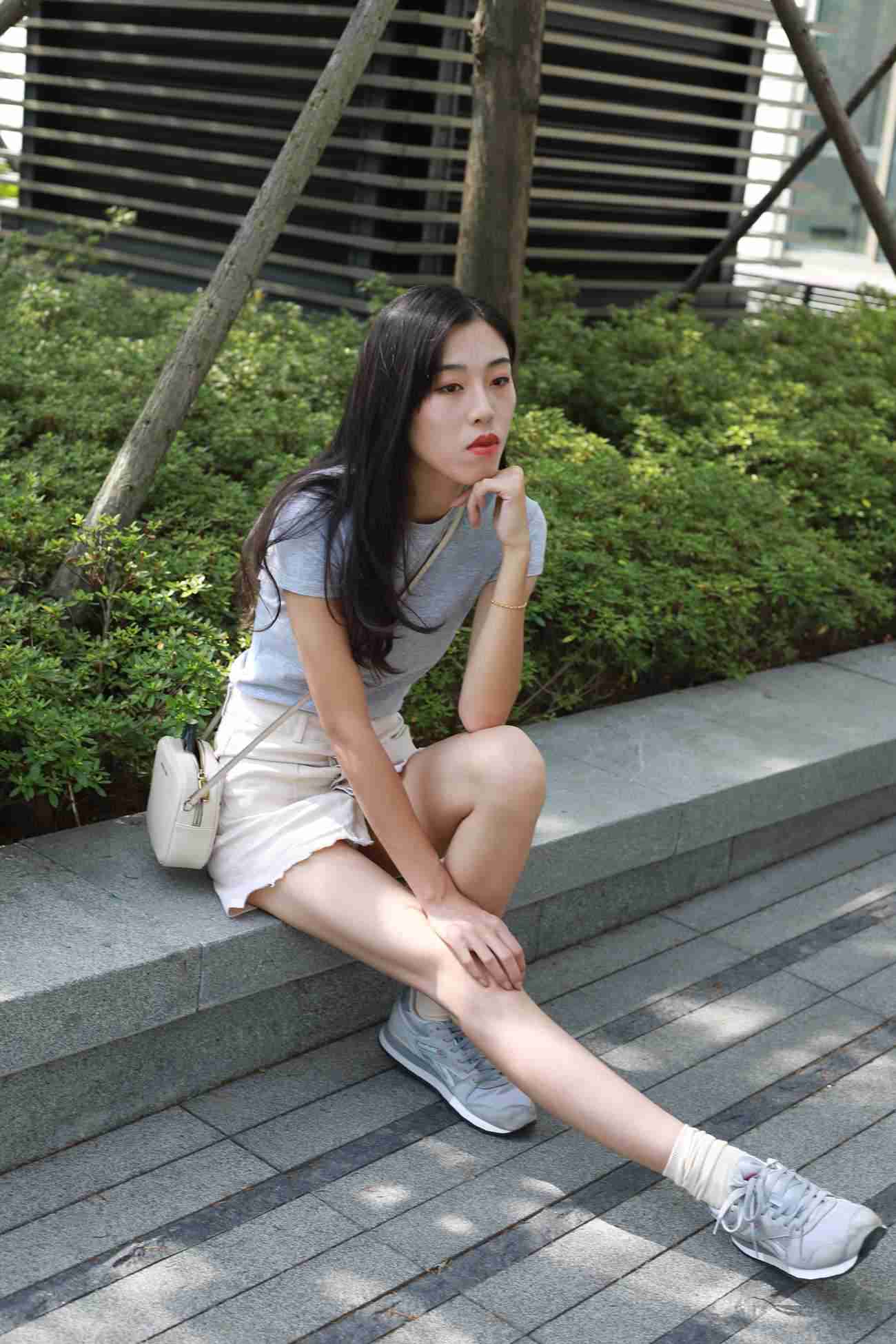 图片[46]-勿恋传媒 No.050 待我长发及腰,只为你的微笑,灰色NB配浅黄棉袜 [145P] – 速更版-美库